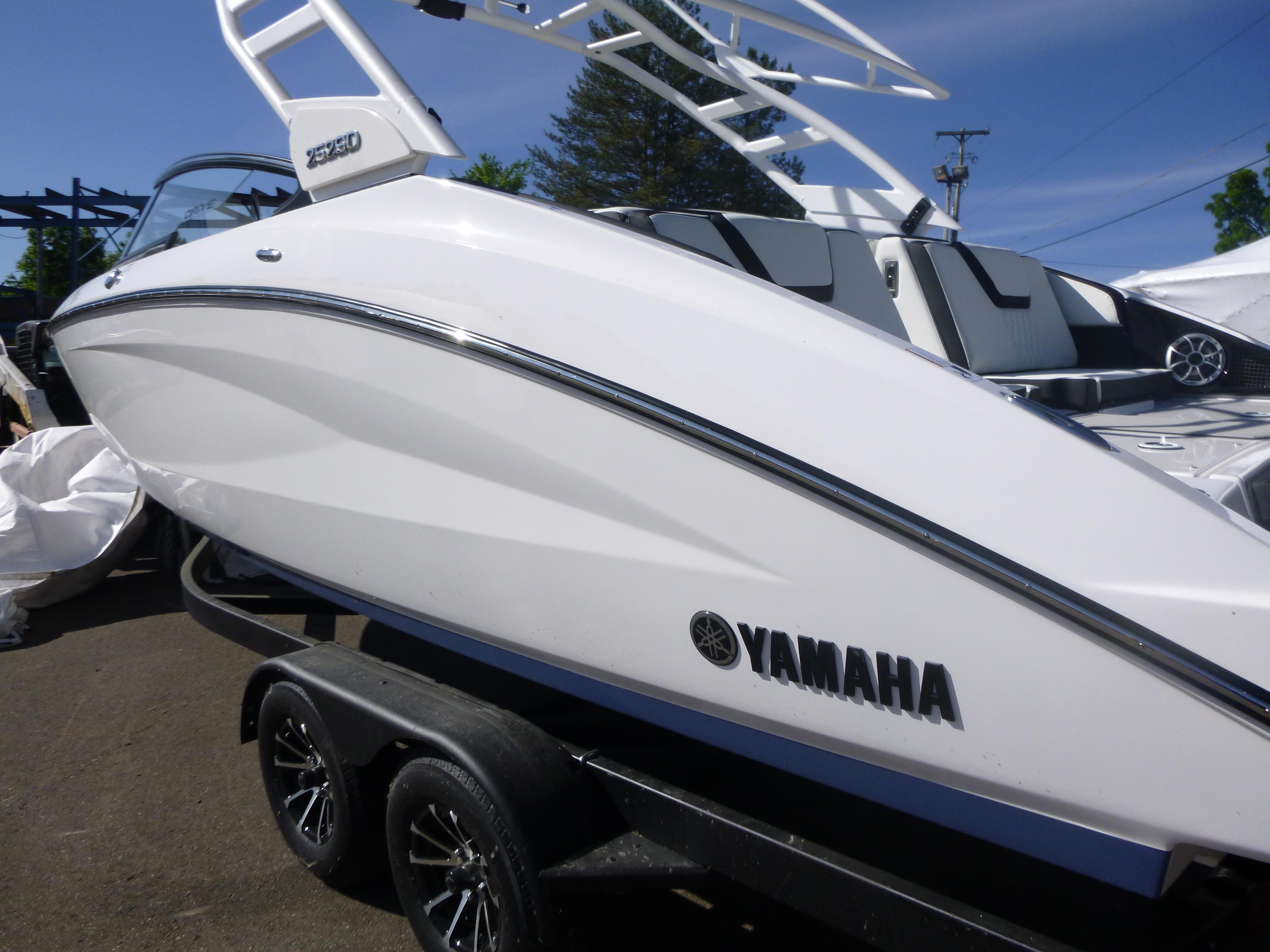 2024 Yamaha Boats 252SD Gallery