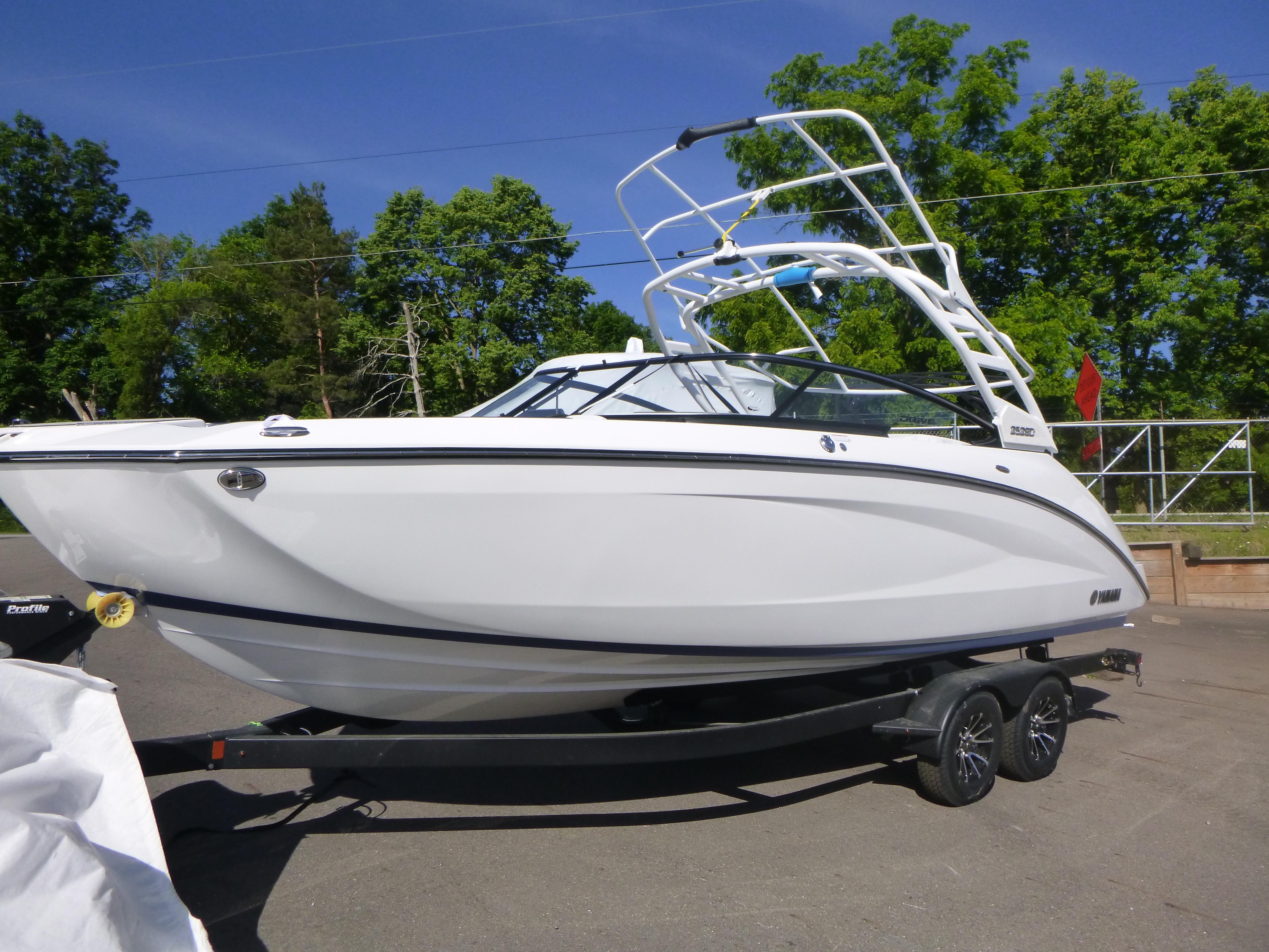 2024 Yamaha Boats 252SD Gallery
