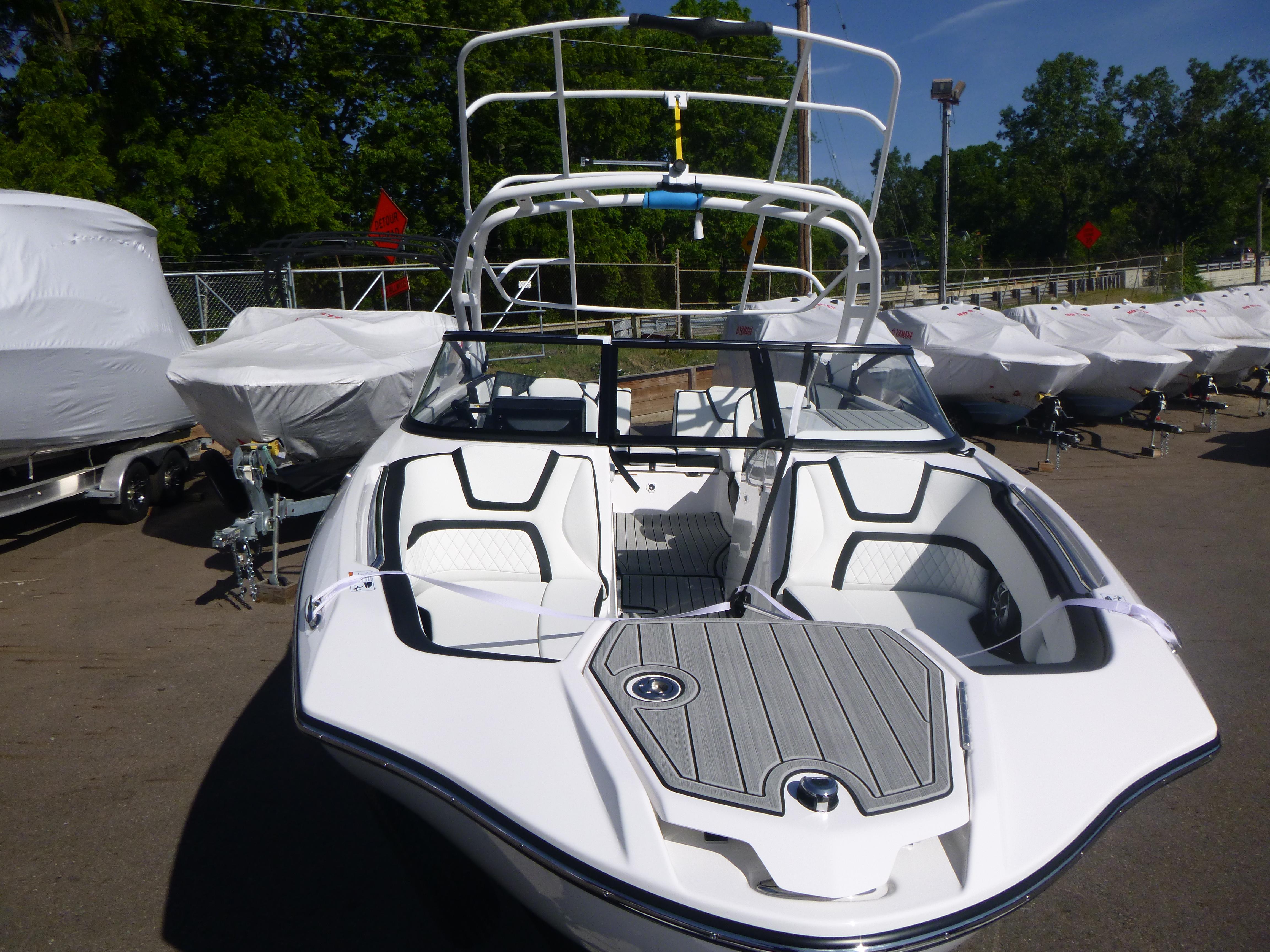 2024 Yamaha Boats 252SD Gallery