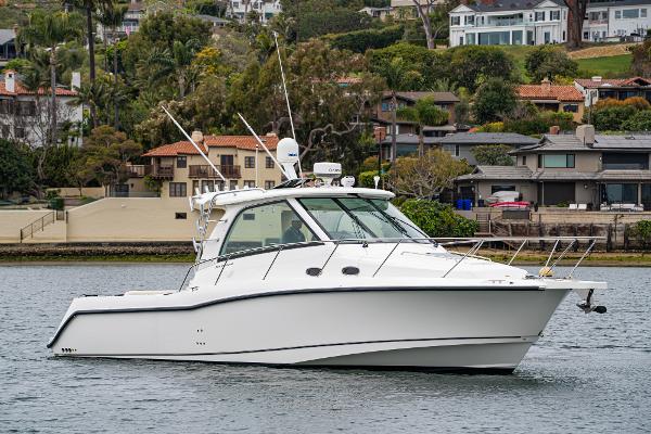 Photo of 2009 Boston Whaler 34'