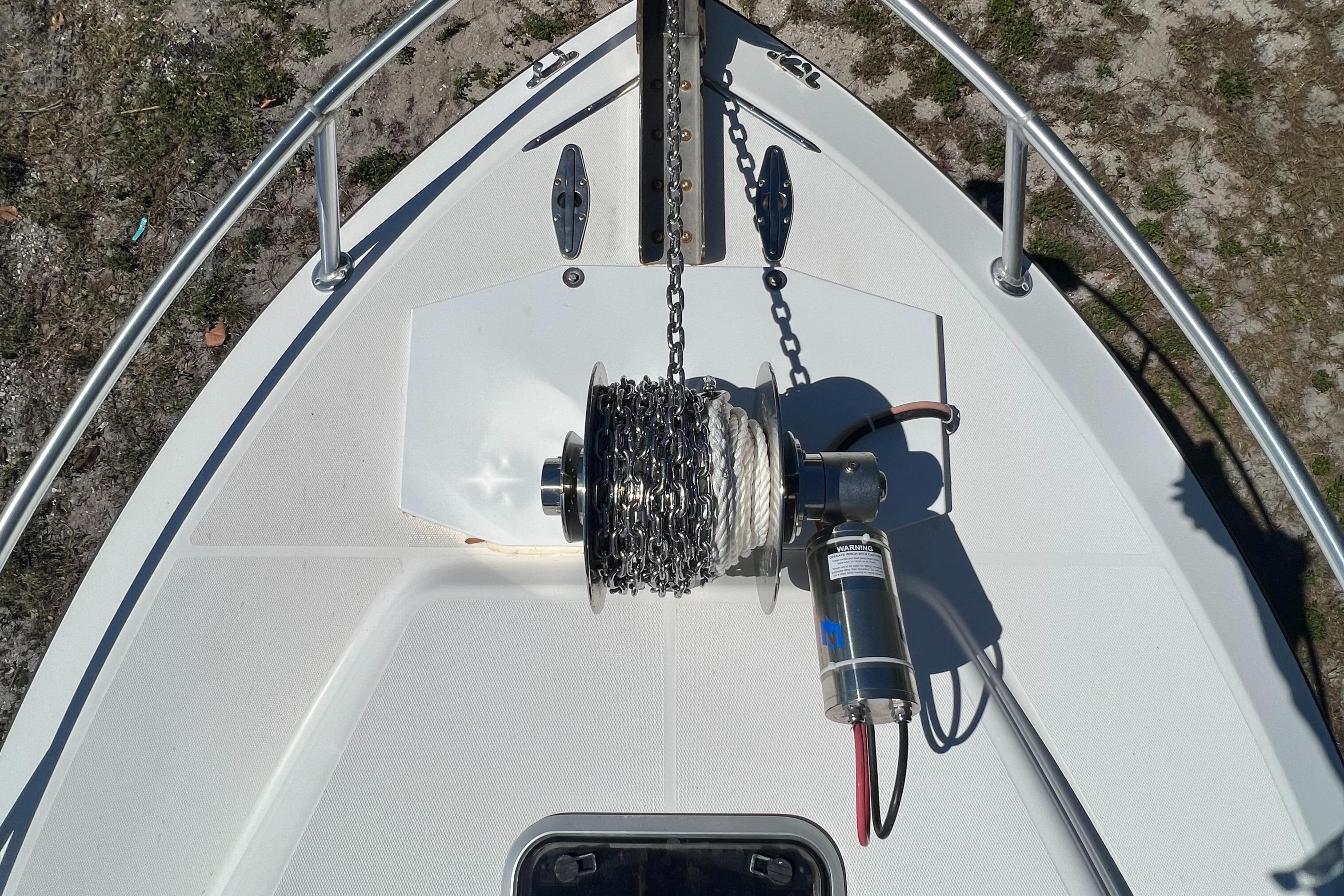 SeaVee 32 Cuddy Diesel-Windlass