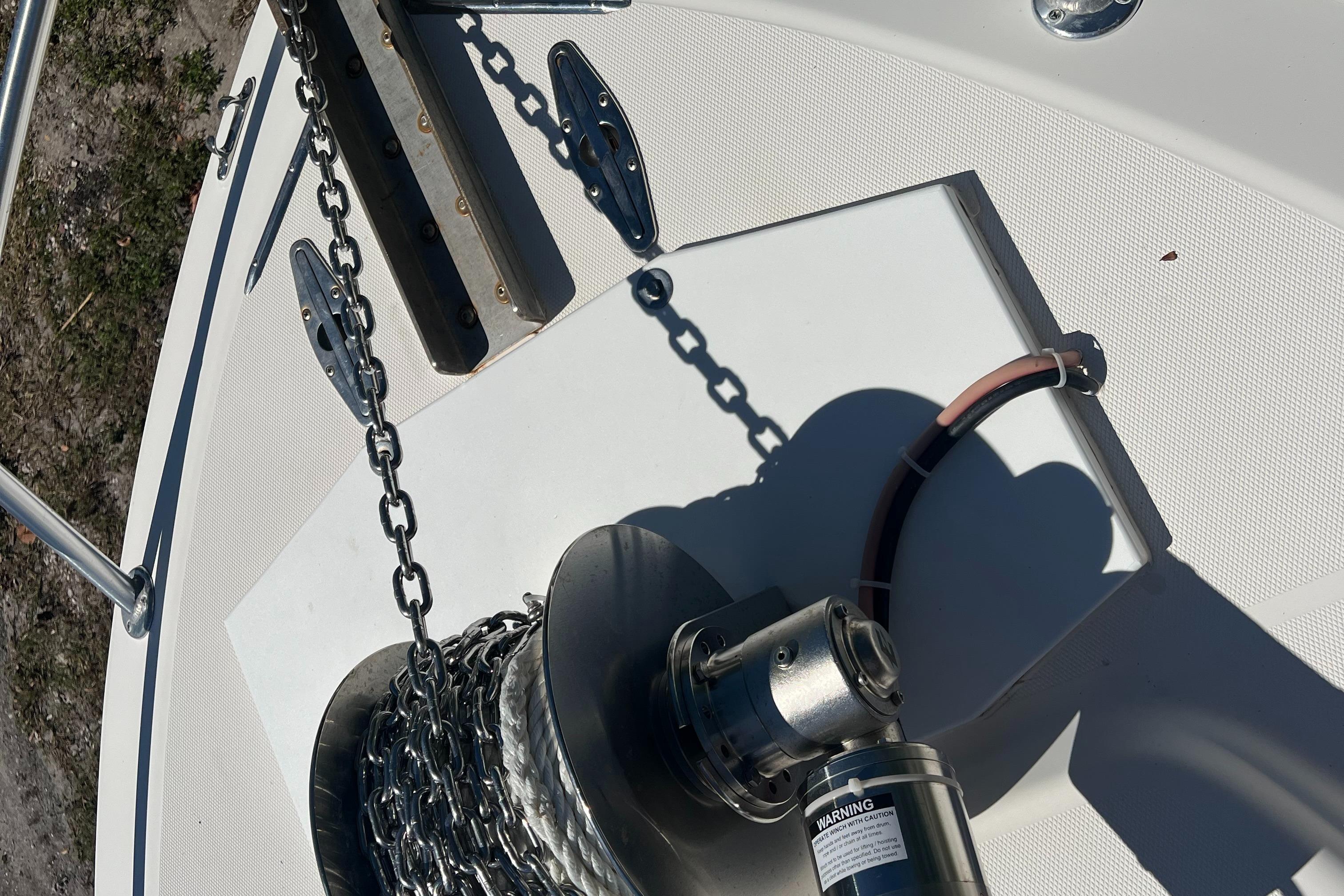 SeaVee 32 Cuddy Diesel-Windlass