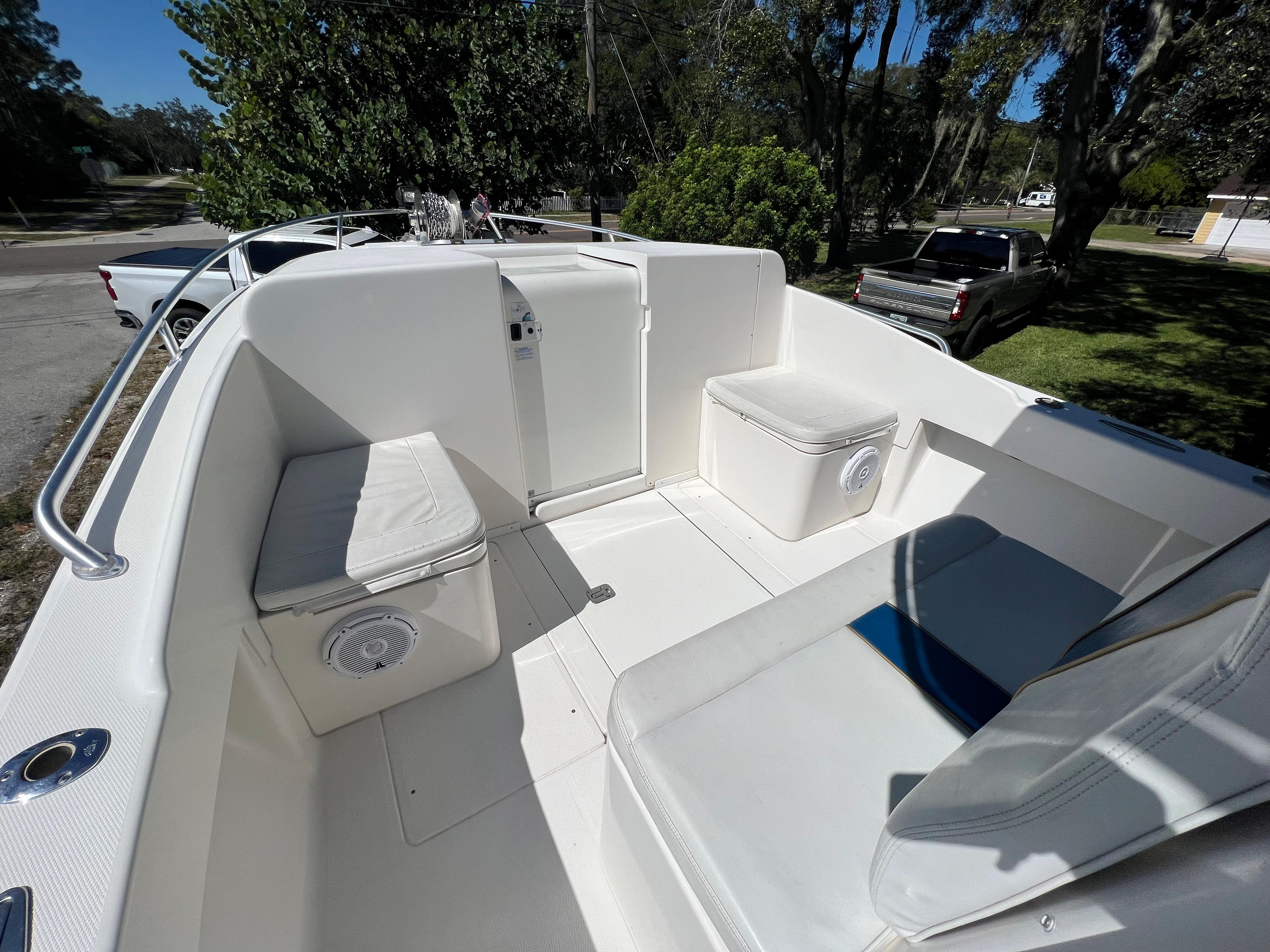 SeaVee 32 Cuddy Diesel-Foredeck