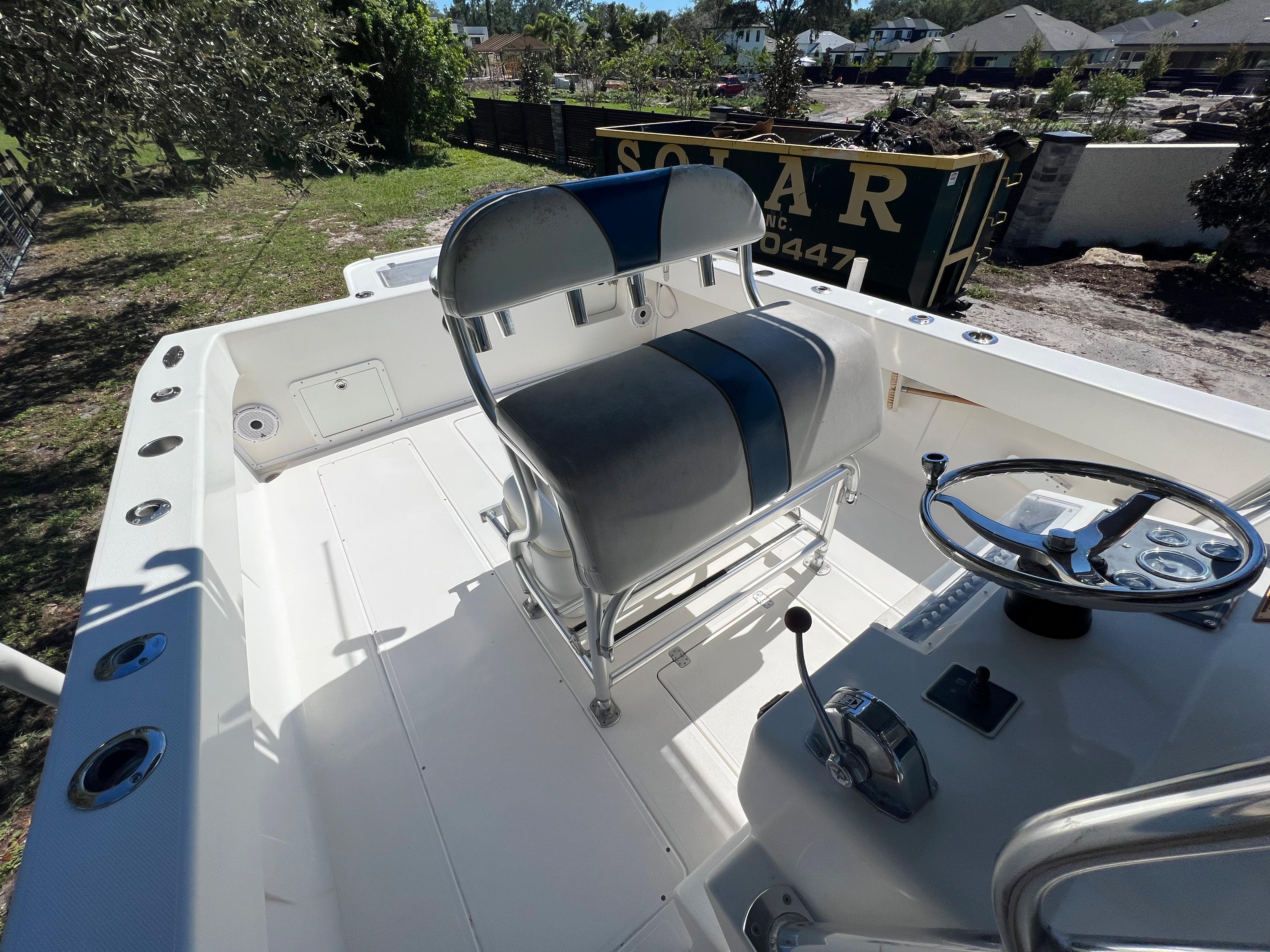 SeaVee 32 Cuddy Diesel-Helm