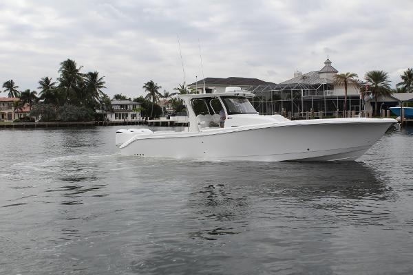 2019 Edgewater 370CC