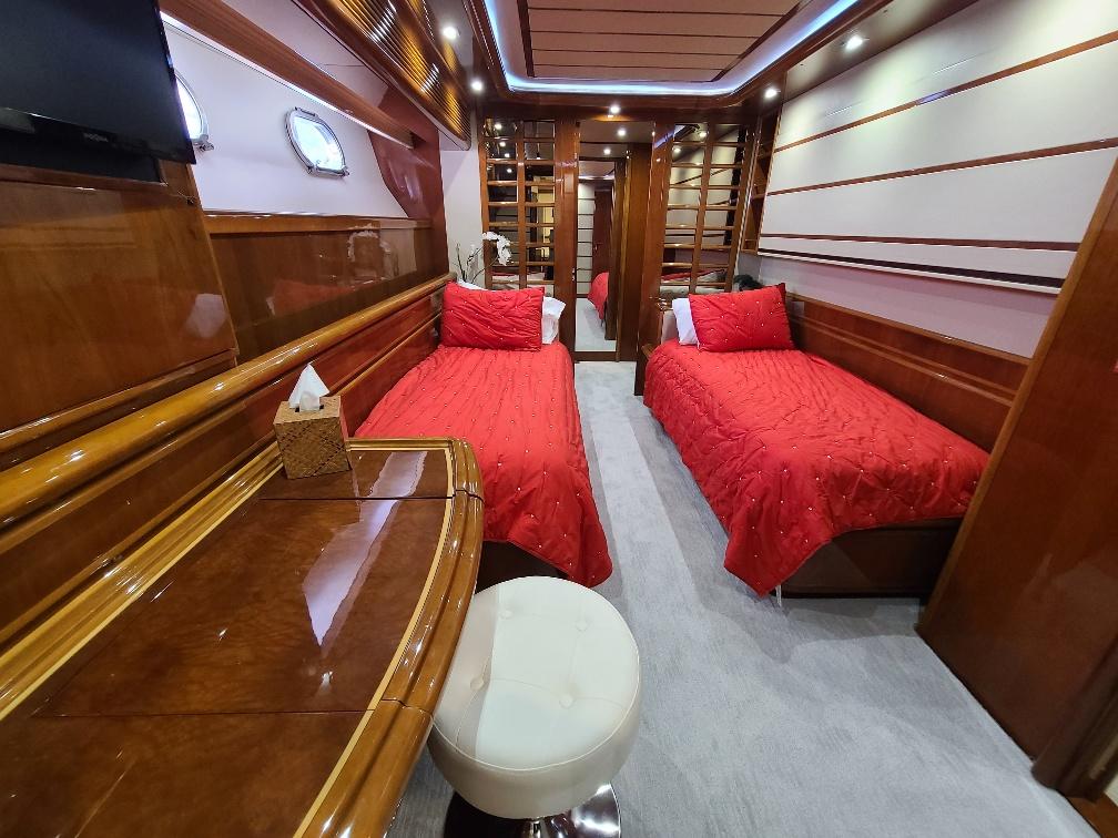 Ferretti Yachts-94 2004-Noahs FL-US-9383493 | Thumbnail