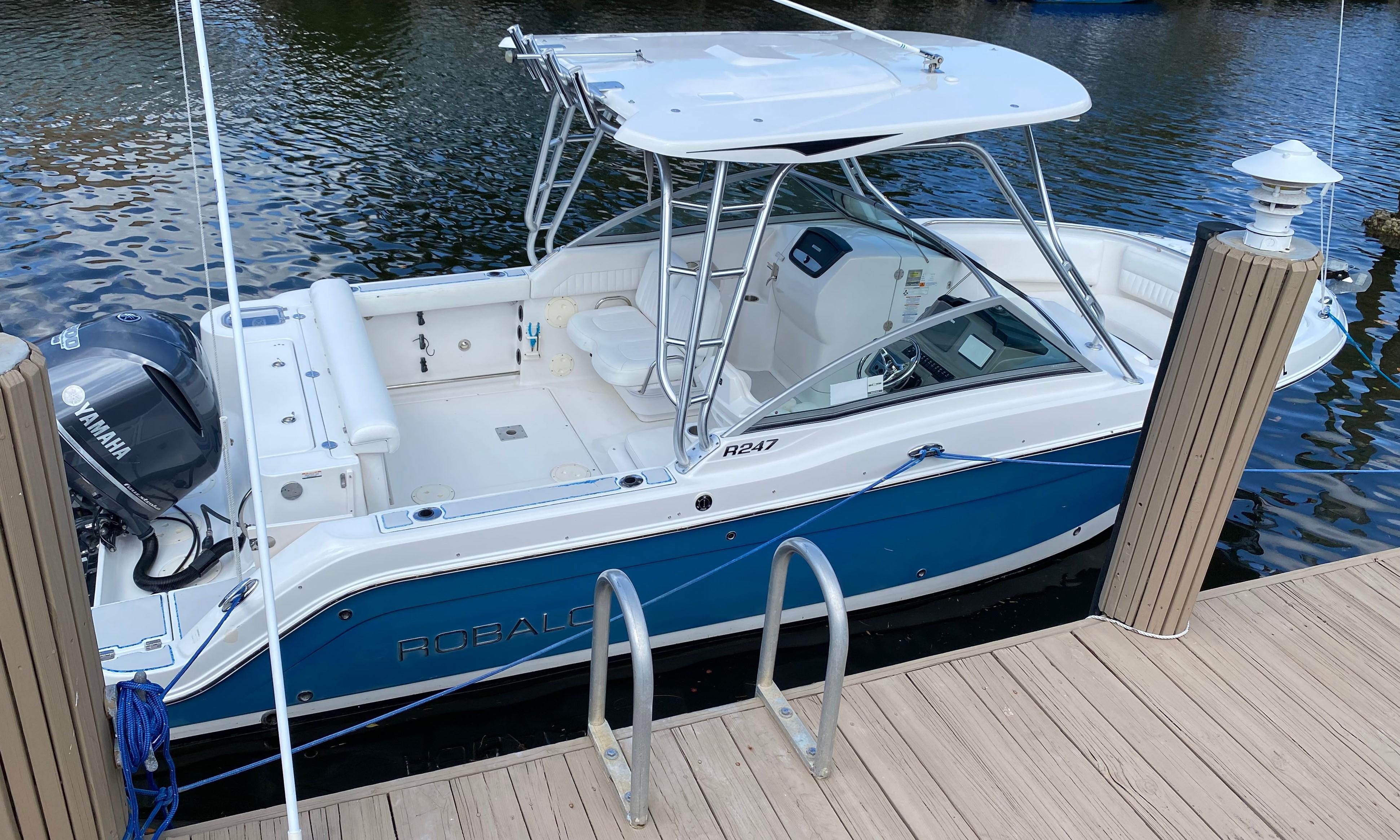 2013 Robalo R247 Dual Console