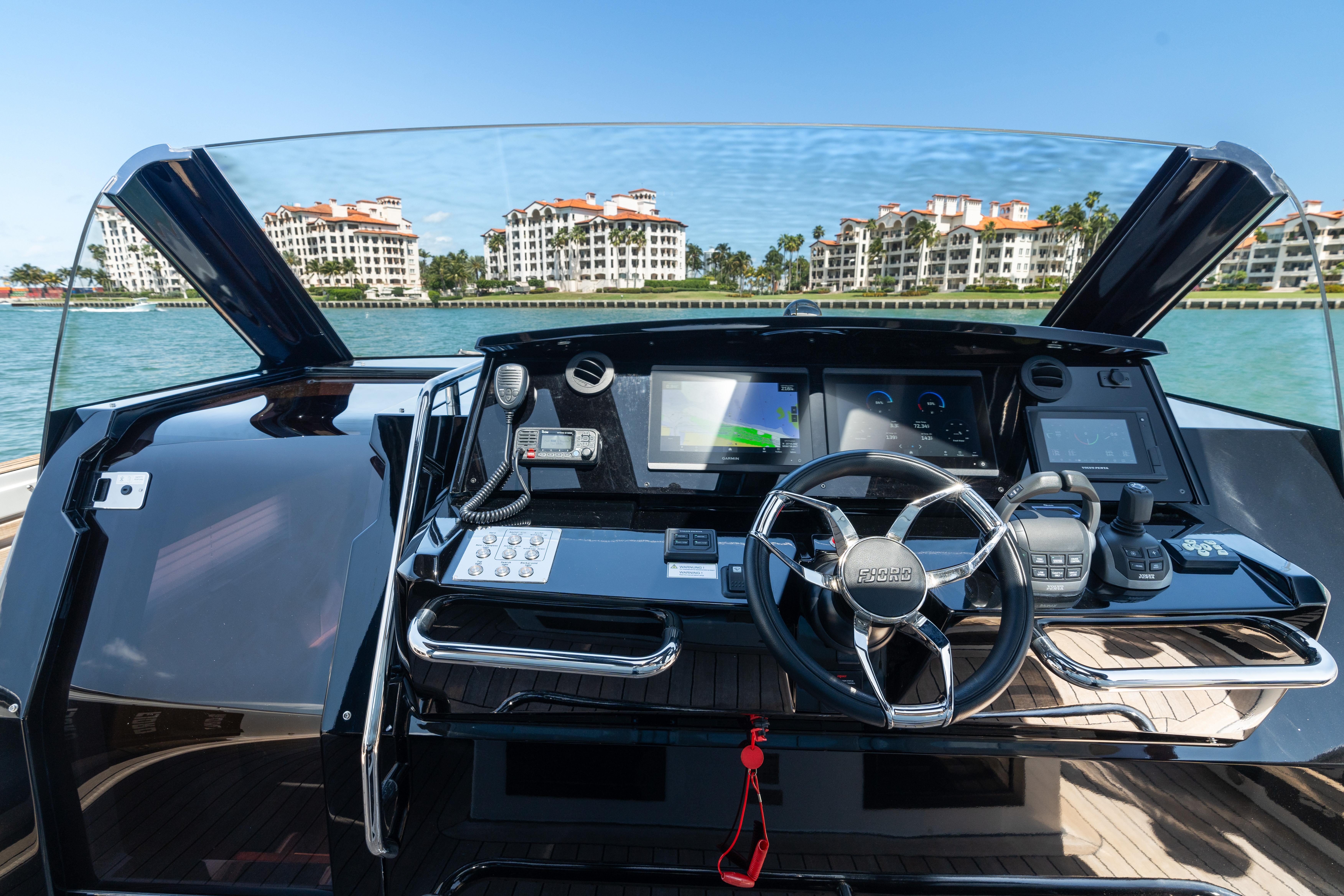 Fjord-44 Open 2022-HINJUICE FL-US-Cockpit view of 2022 Fjord 44 Open yacht with waterfront buildings in the background.-9860902 | Thumbnail