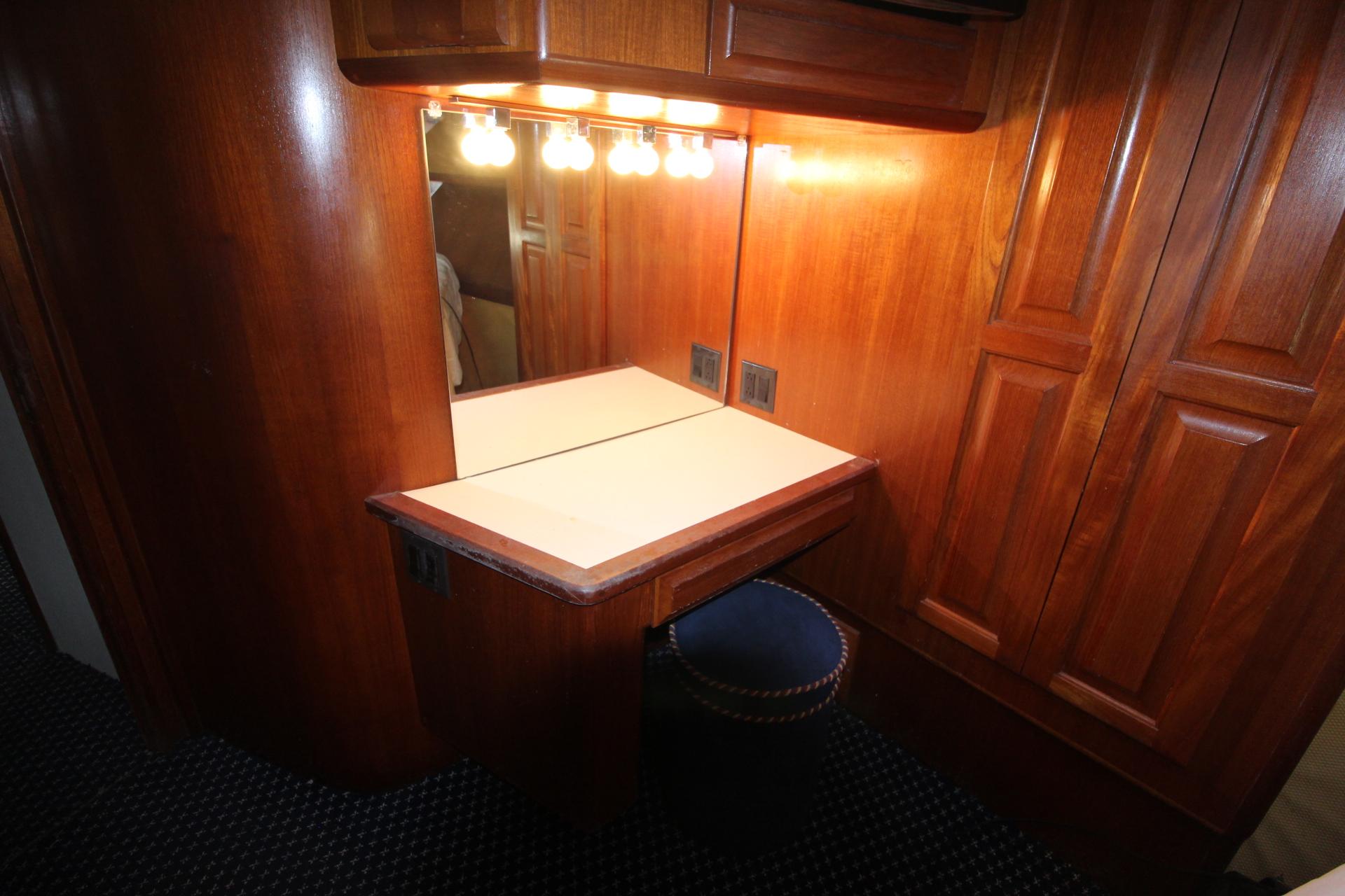 1990 Viking 57 Convertible Sun Rise l-Master Stateroom