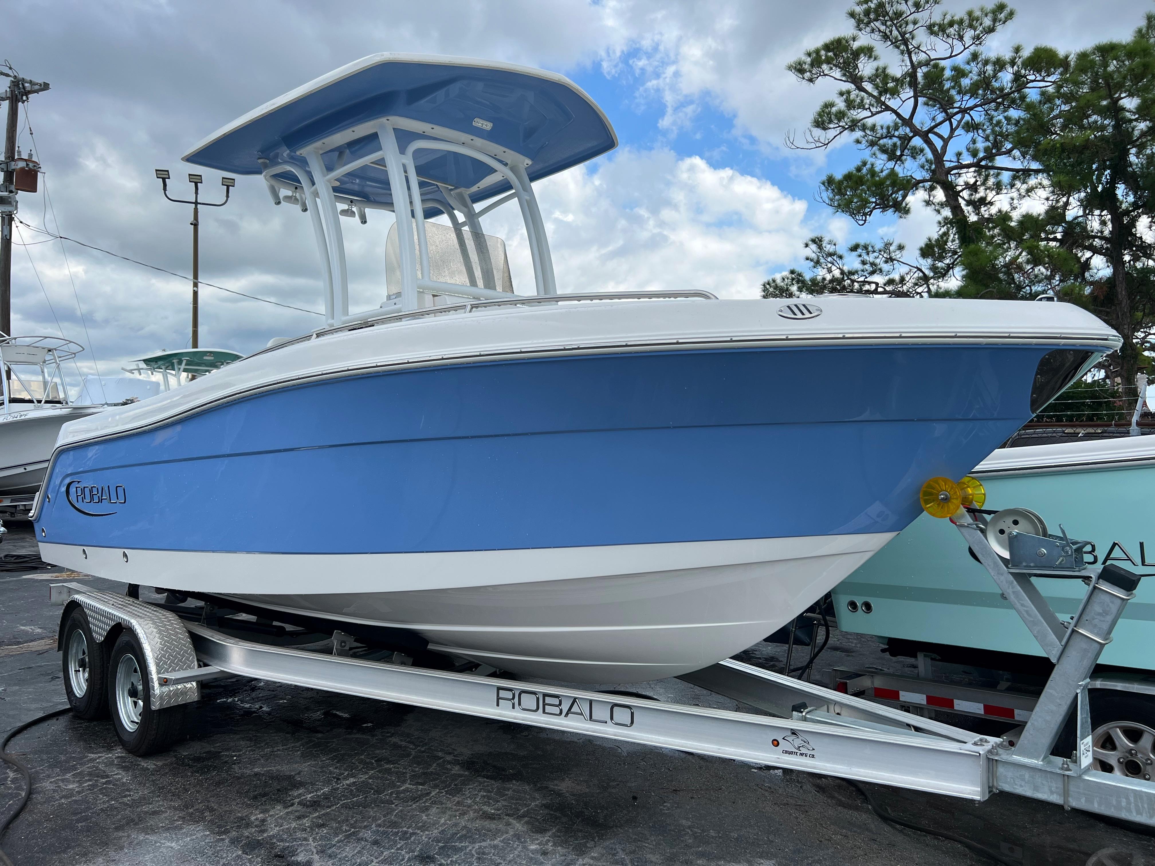 2023 Robalo R222 Center Console-1