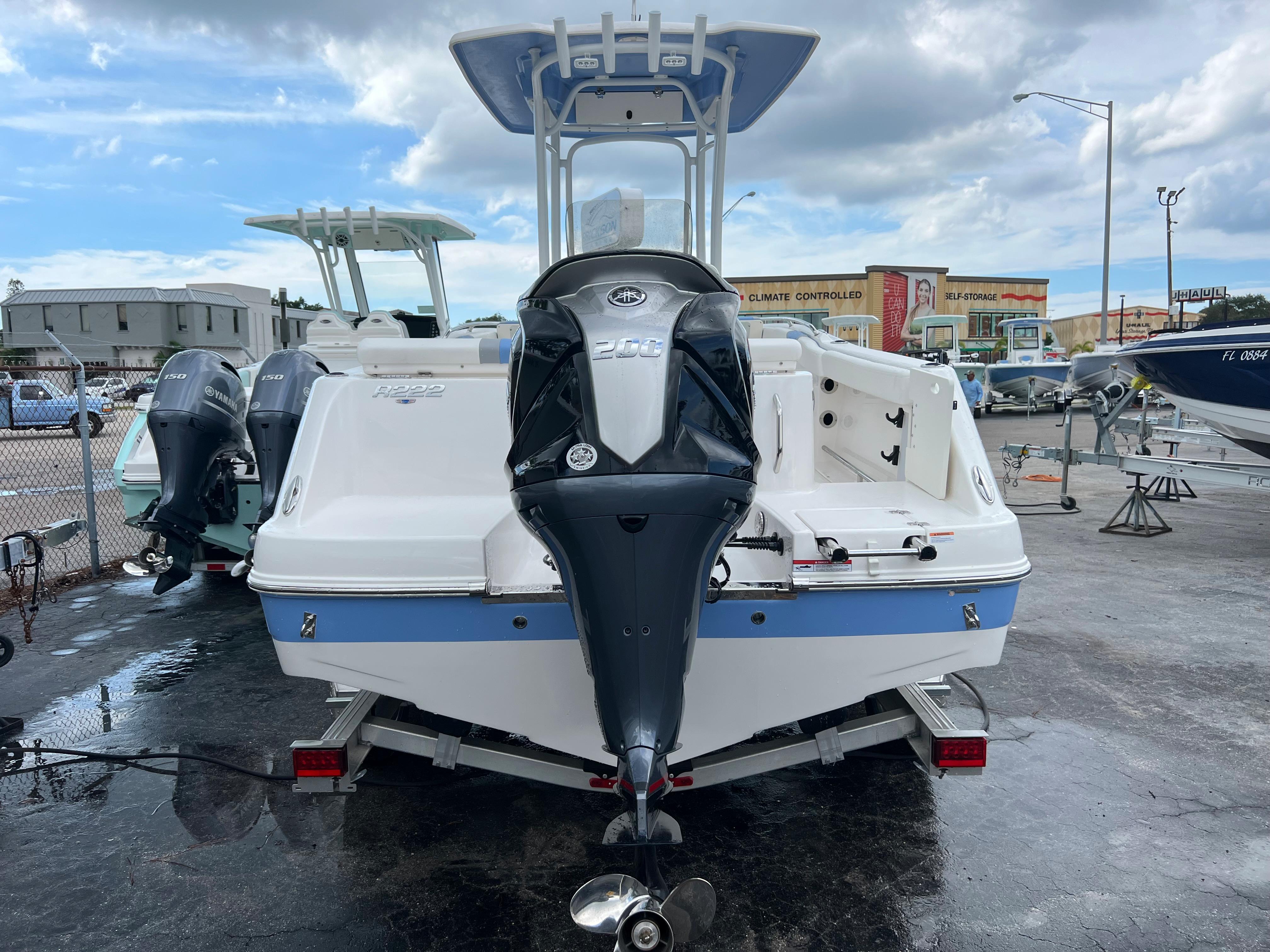 2023 Robalo R222 Center Console-4