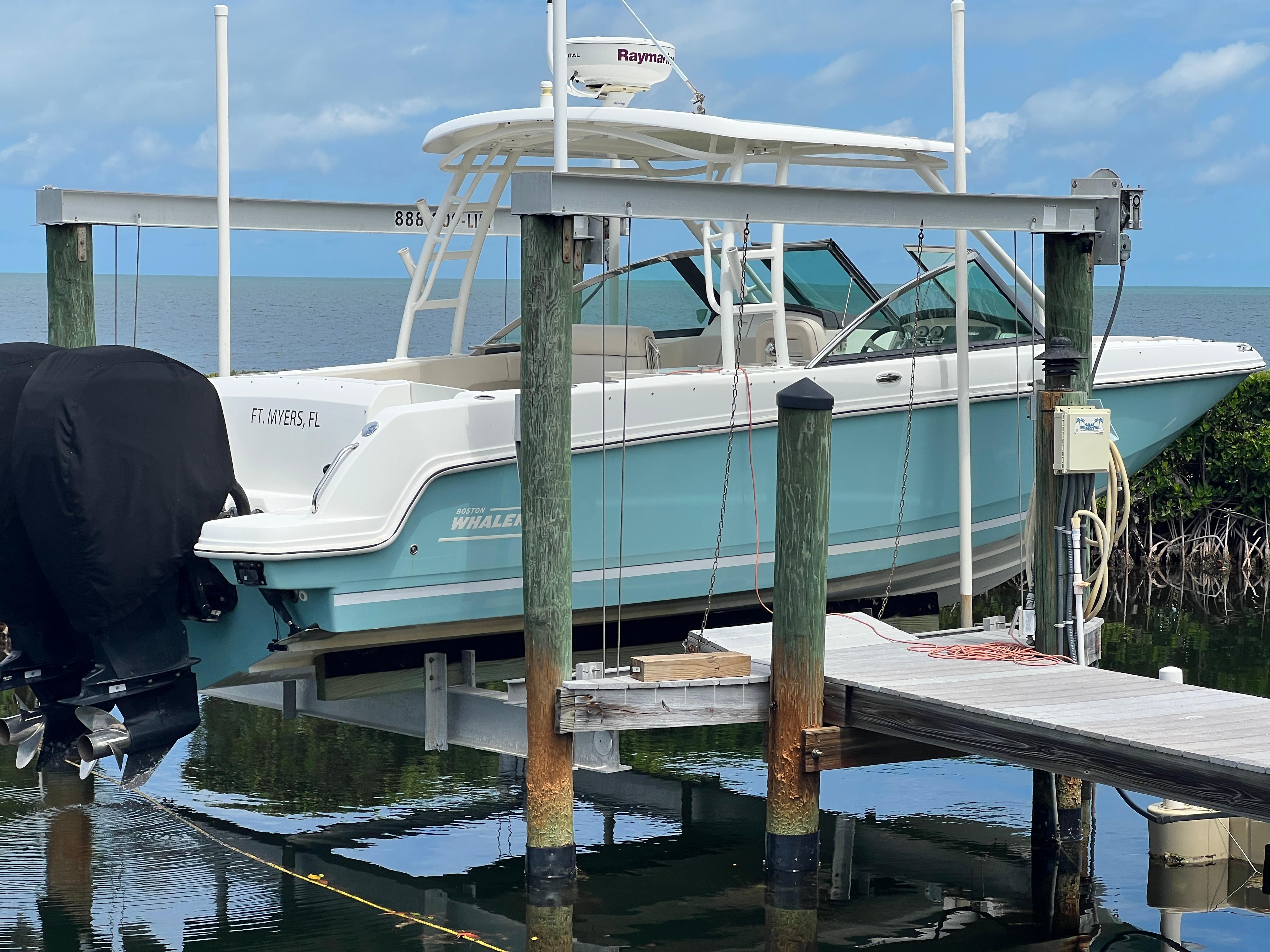 2013-boston-whaler-270-vantage-power-9793502-20250514072053093-1_XLARGE