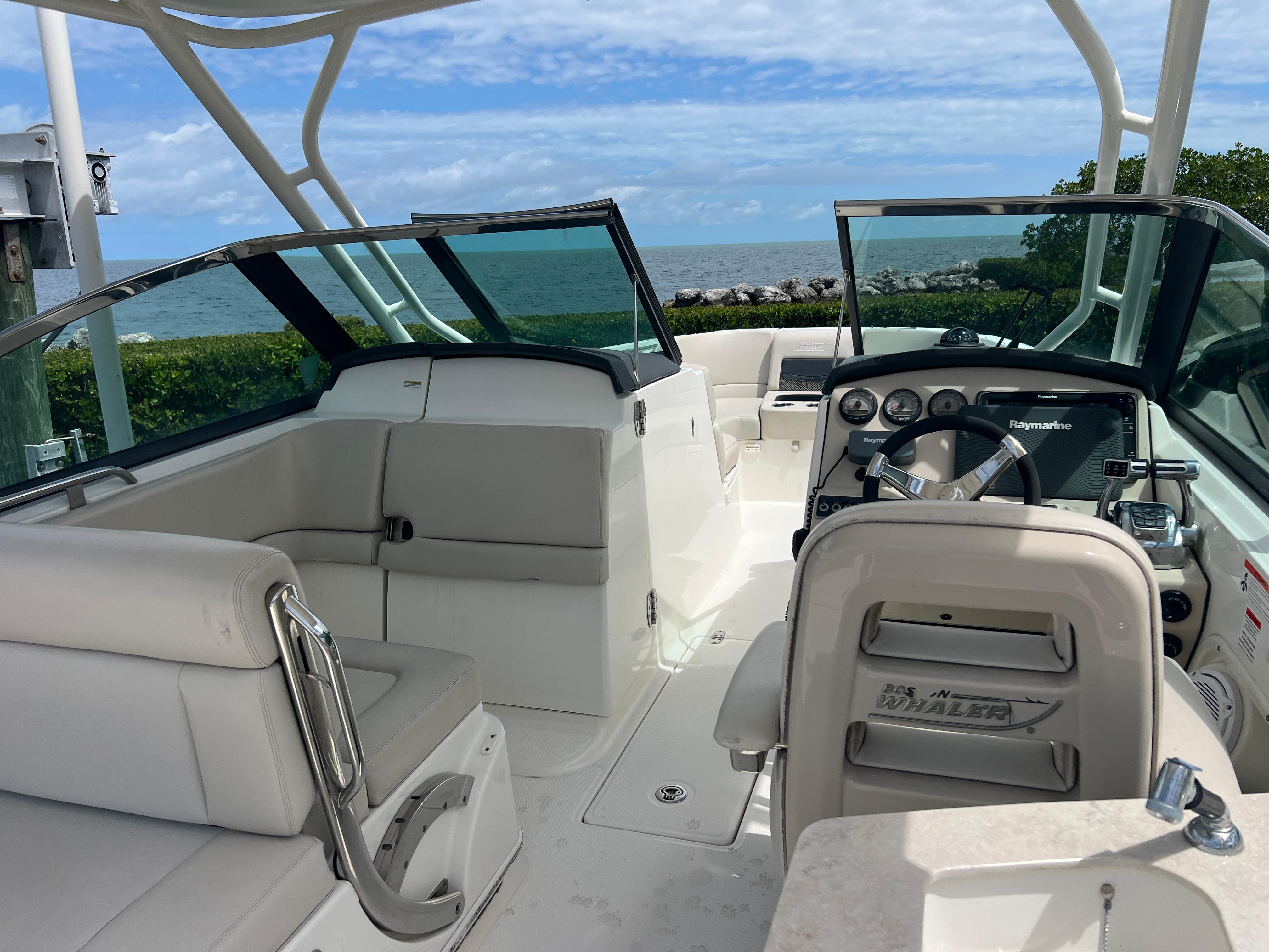 2013-boston-whaler-270-vantage-power-9793502-20250514072130758-1_XLARGE