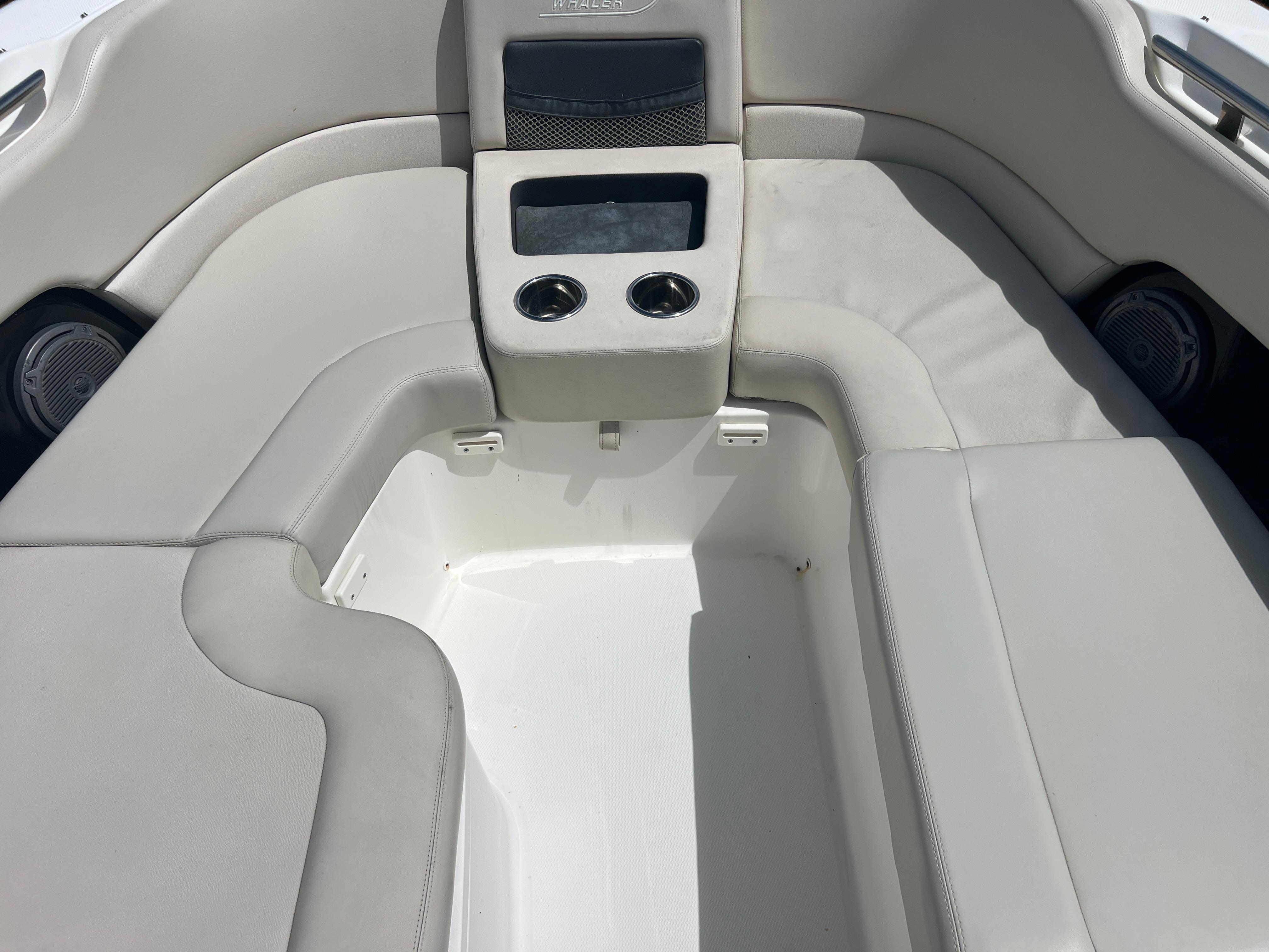 2013-boston-whaler-270-vantage-power-9793502-20250514072136155-1_XLARGE