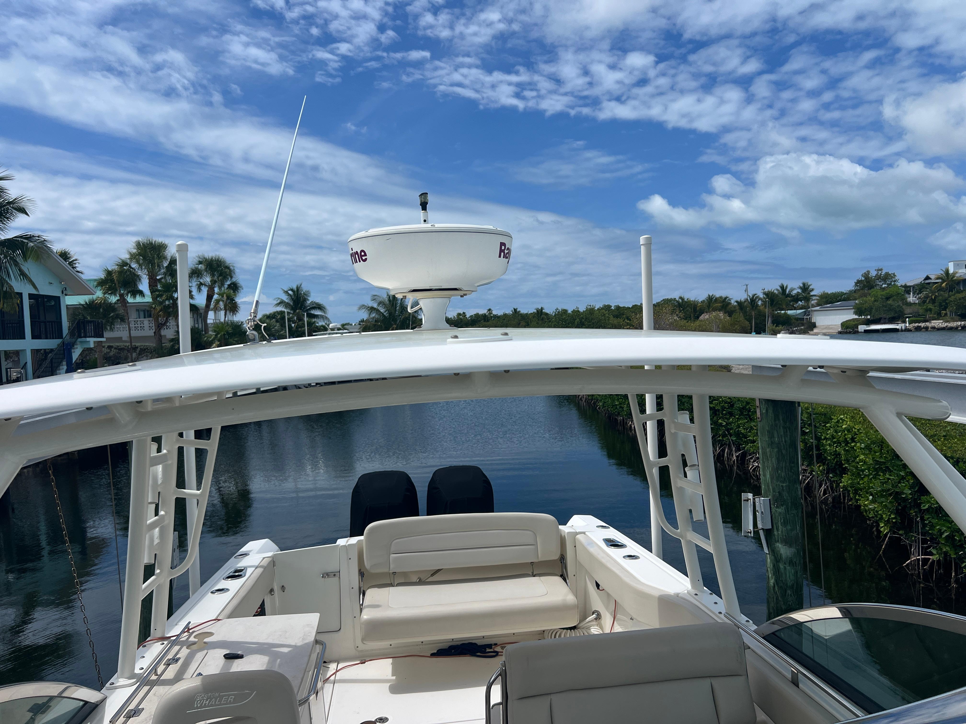 2013-boston-whaler-270-vantage-power-9793502-20250514072151888-1_XLARGE