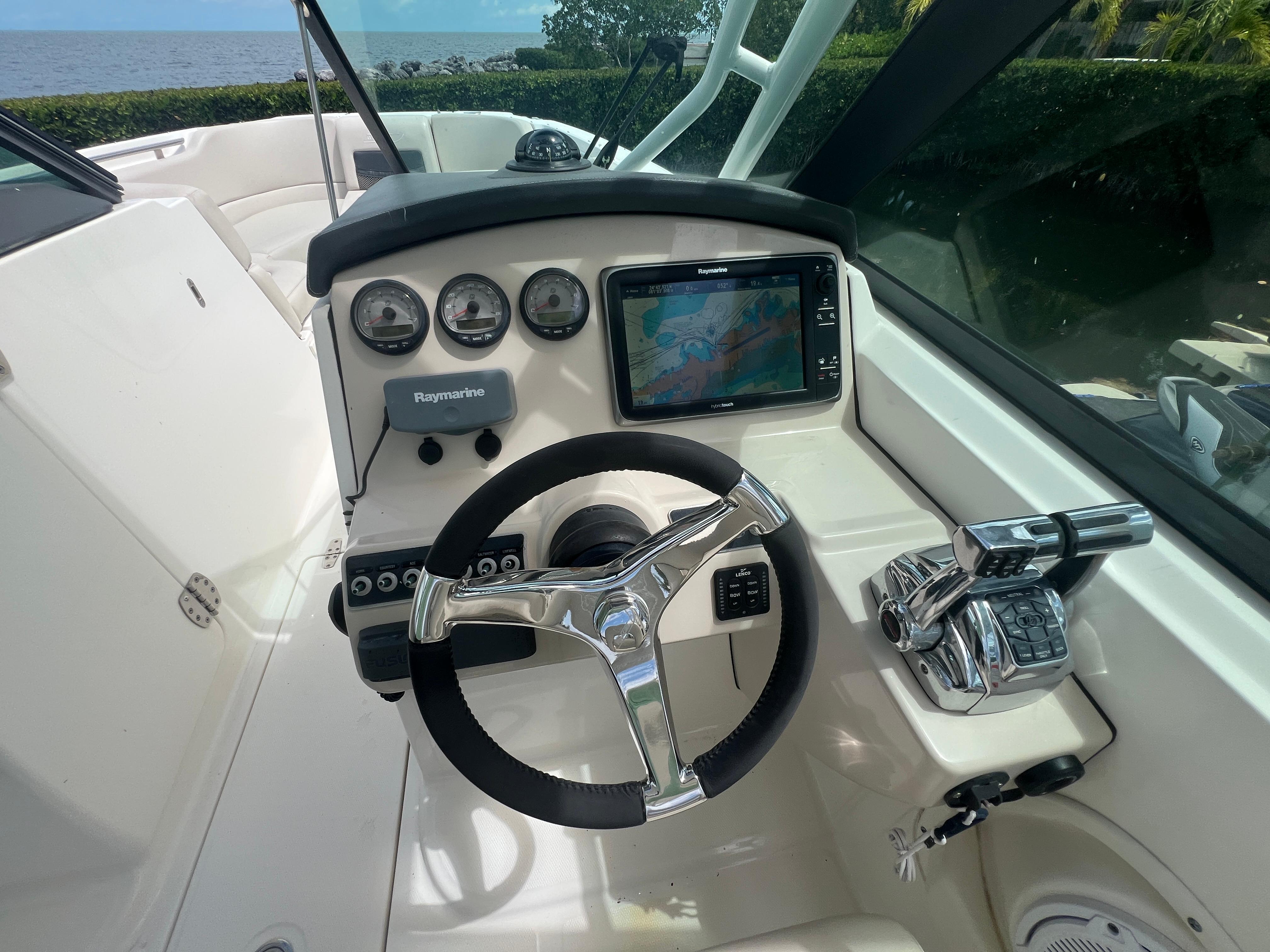2013-boston-whaler-270-vantage-power-9793502-20250514072158858-1_XLARGE