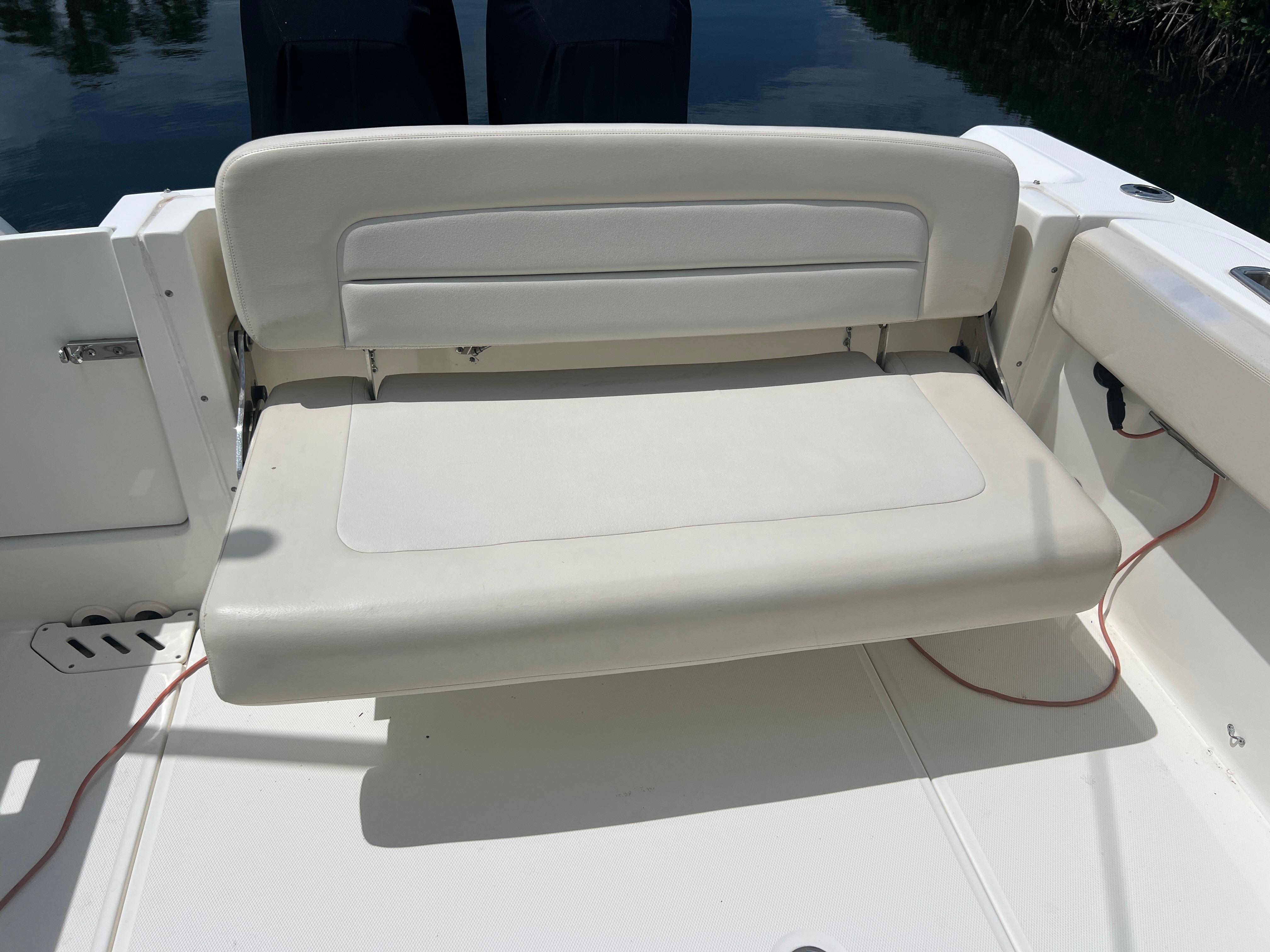 2013-boston-whaler-270-vantage-power-9793502-20250514072208871-1_XLARGE