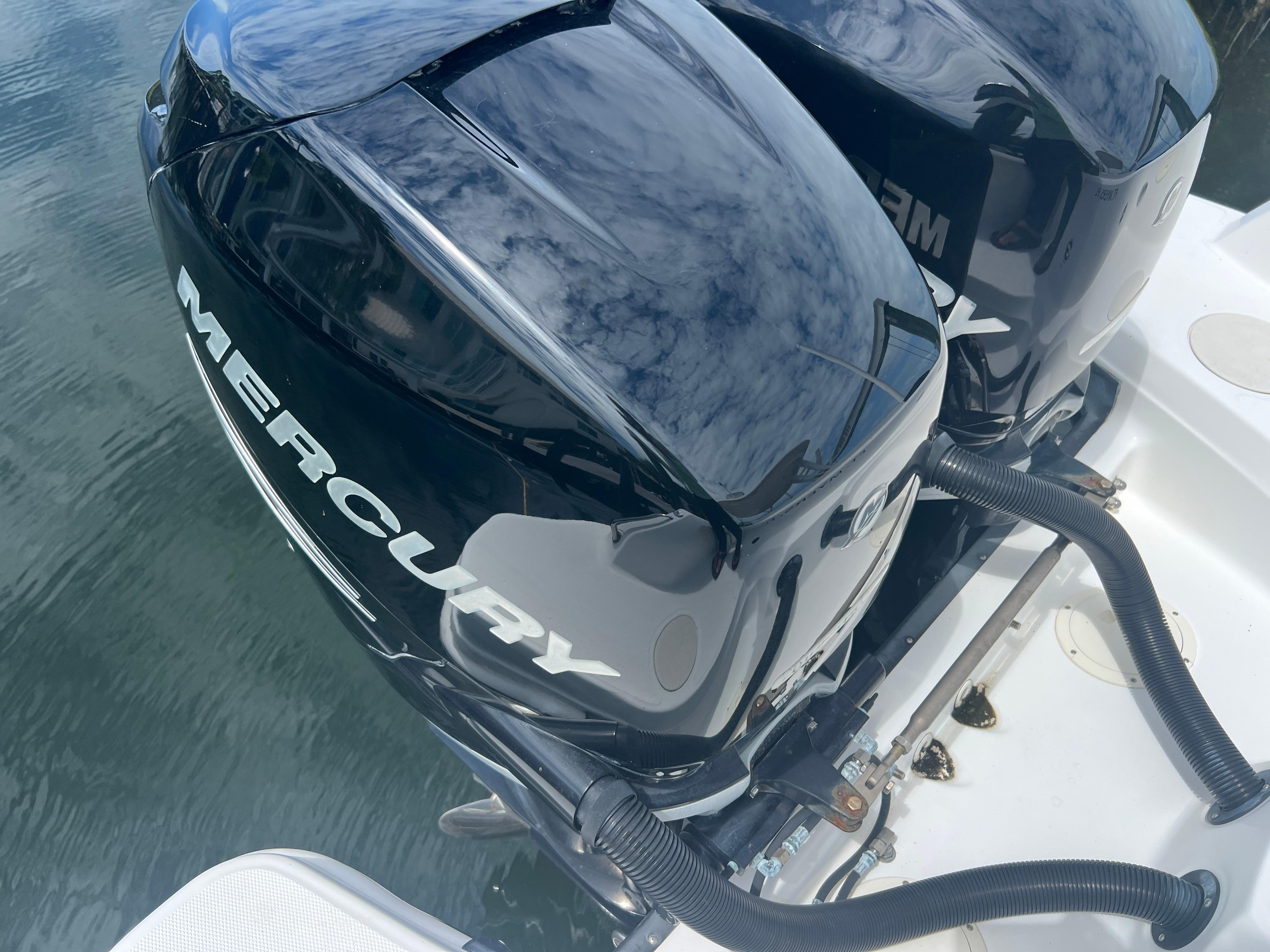 2013-boston-whaler-270-vantage-power-9793502-20250514072222606-1_XLARGE