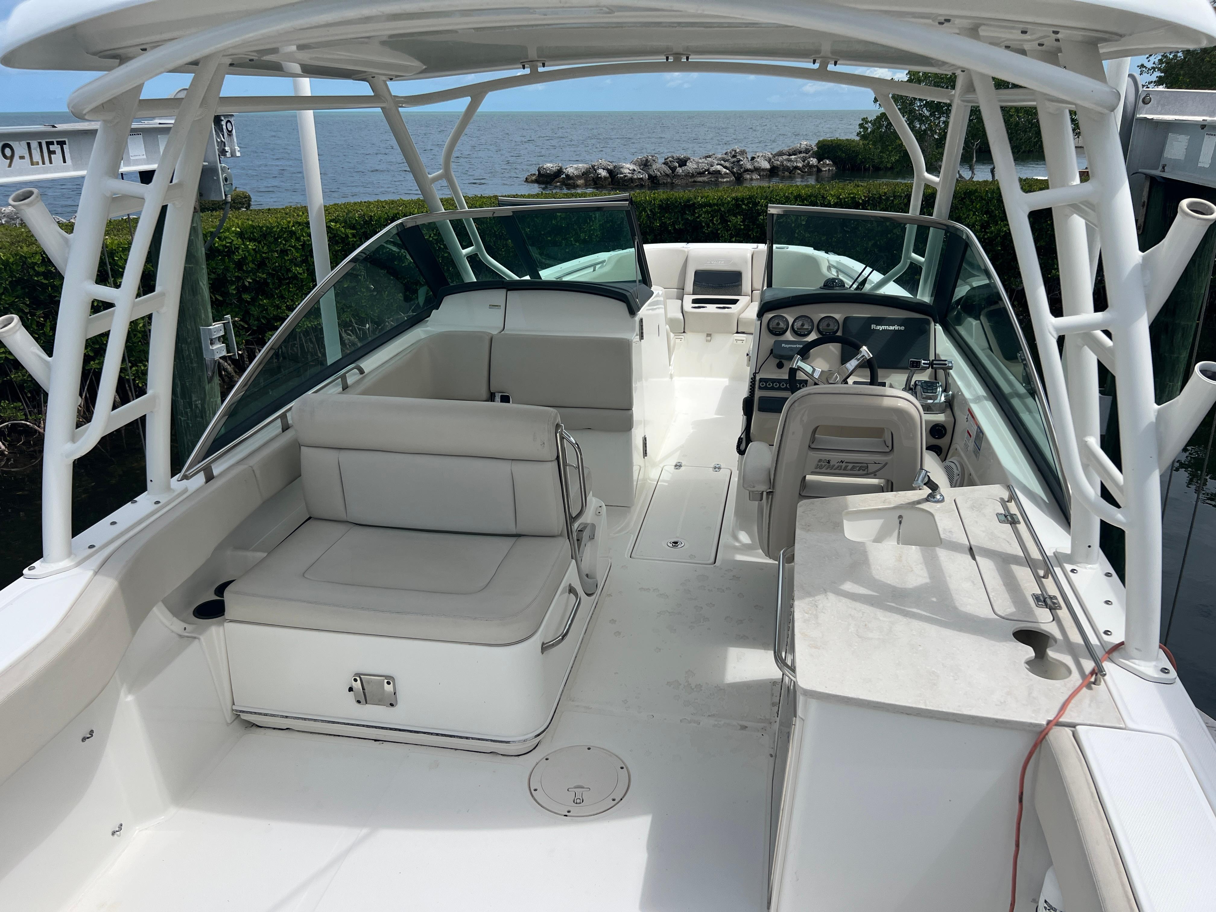 2013-boston-whaler-270-vantage-power-9793502-20250514072229088-1_XLARGE