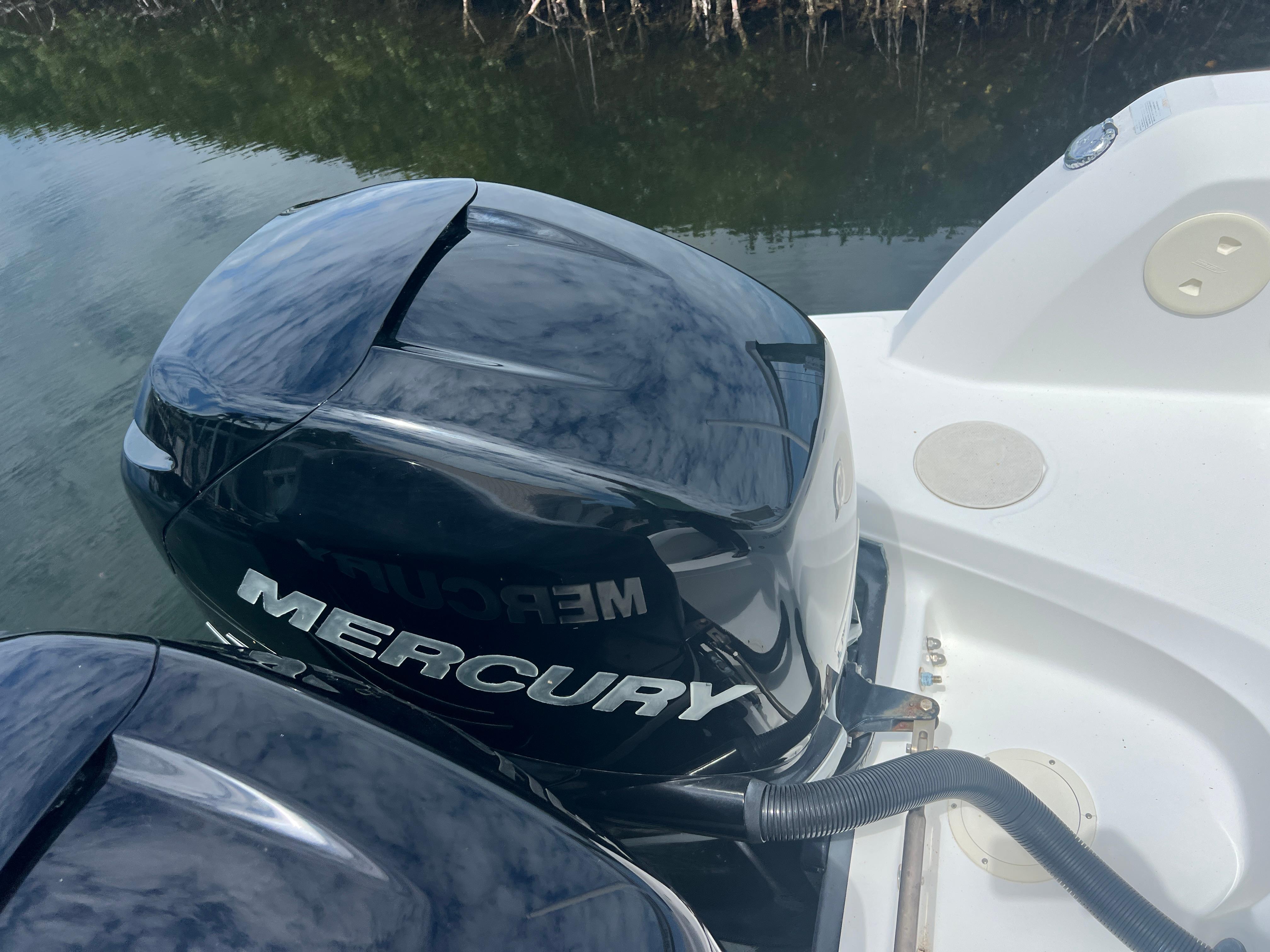 2013-boston-whaler-270-vantage-power-9793502-20250514072234223-1_XLARGE