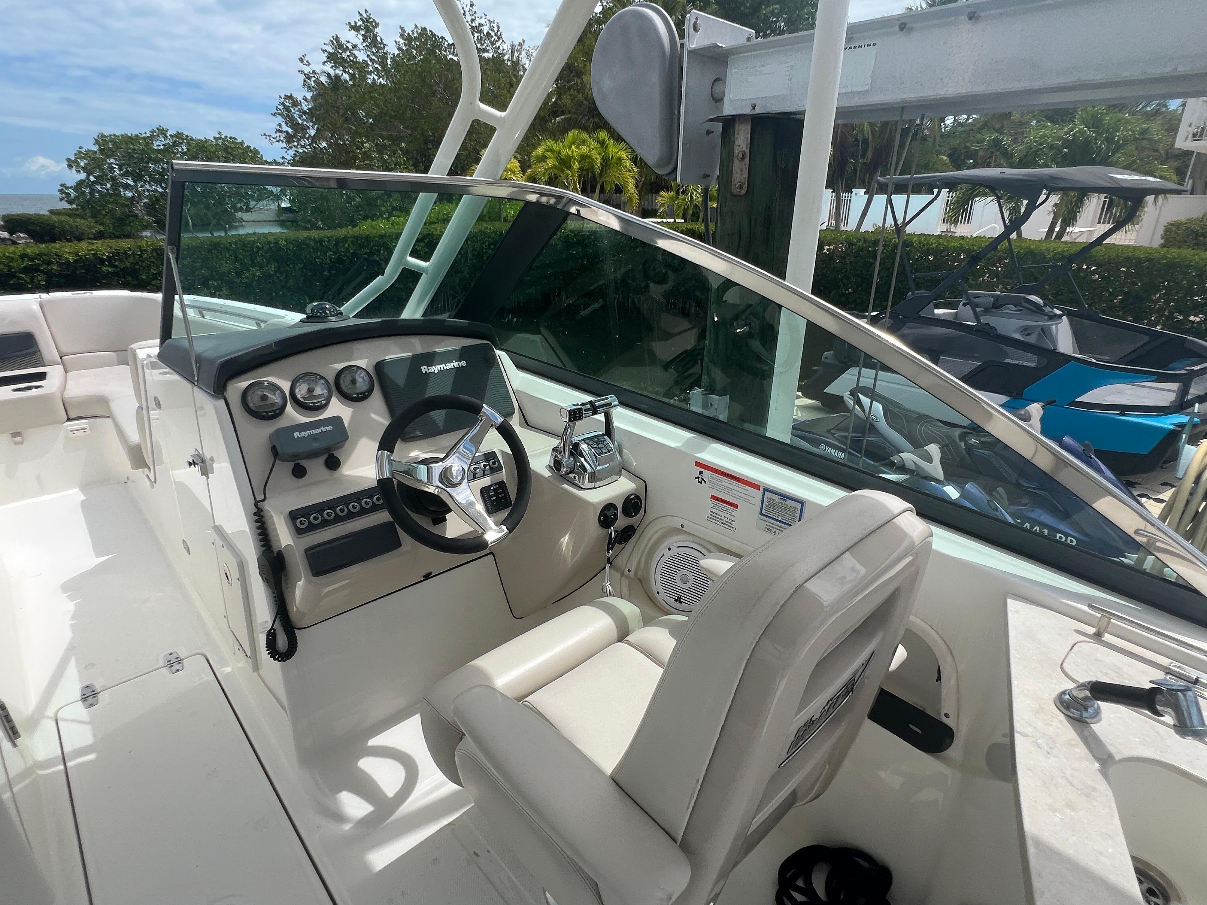 2013-boston-whaler-270-vantage-power-9793502-20250514072250648-1_XLARGE
