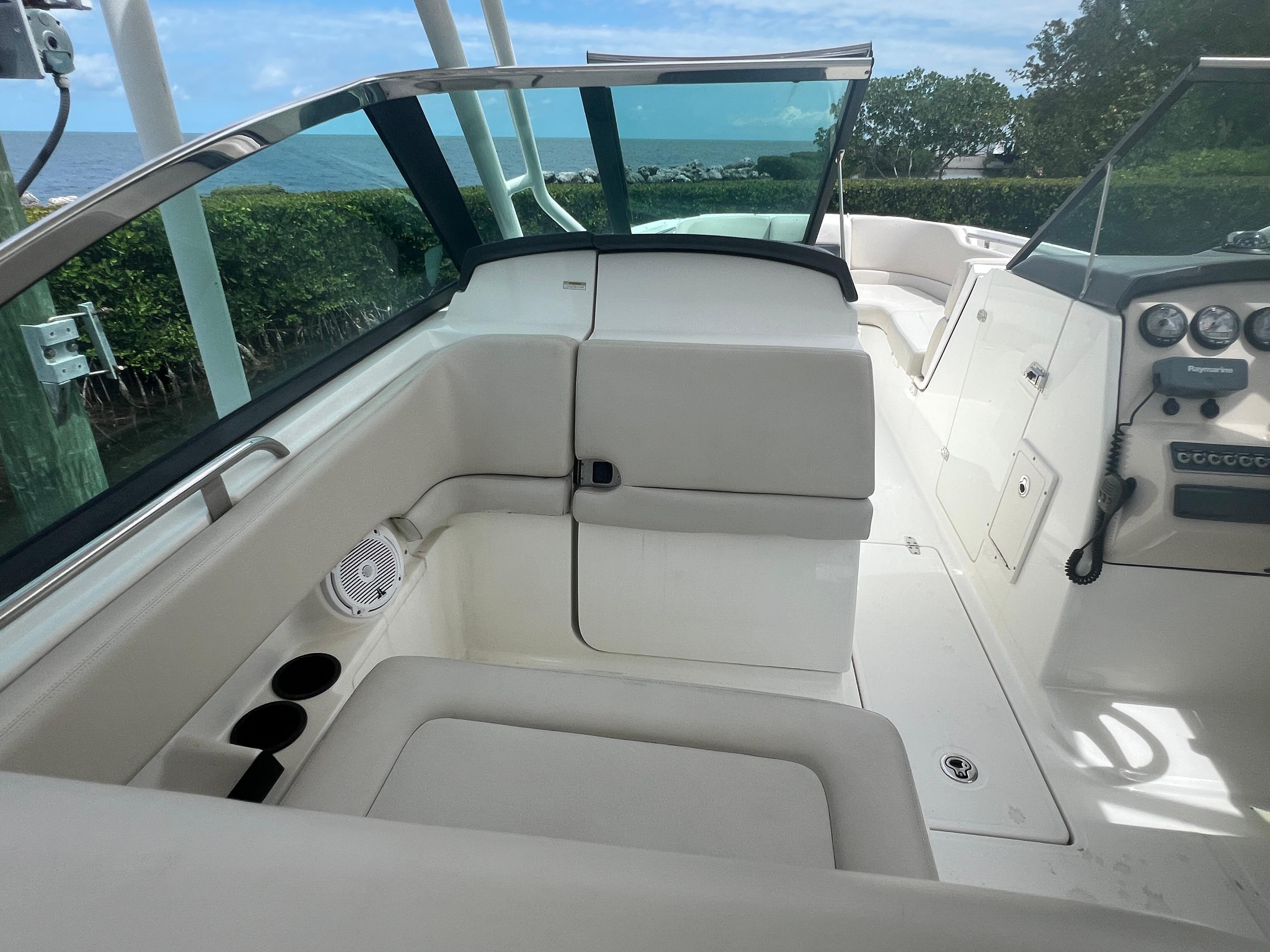 2013-boston-whaler-270-vantage-power-9793502-20250514072255514-1_XLARGE