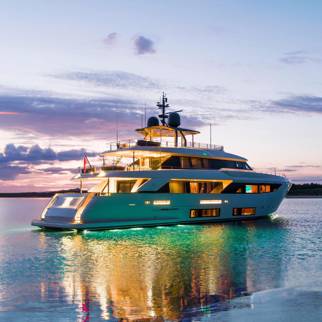Custom Line Navetta 33