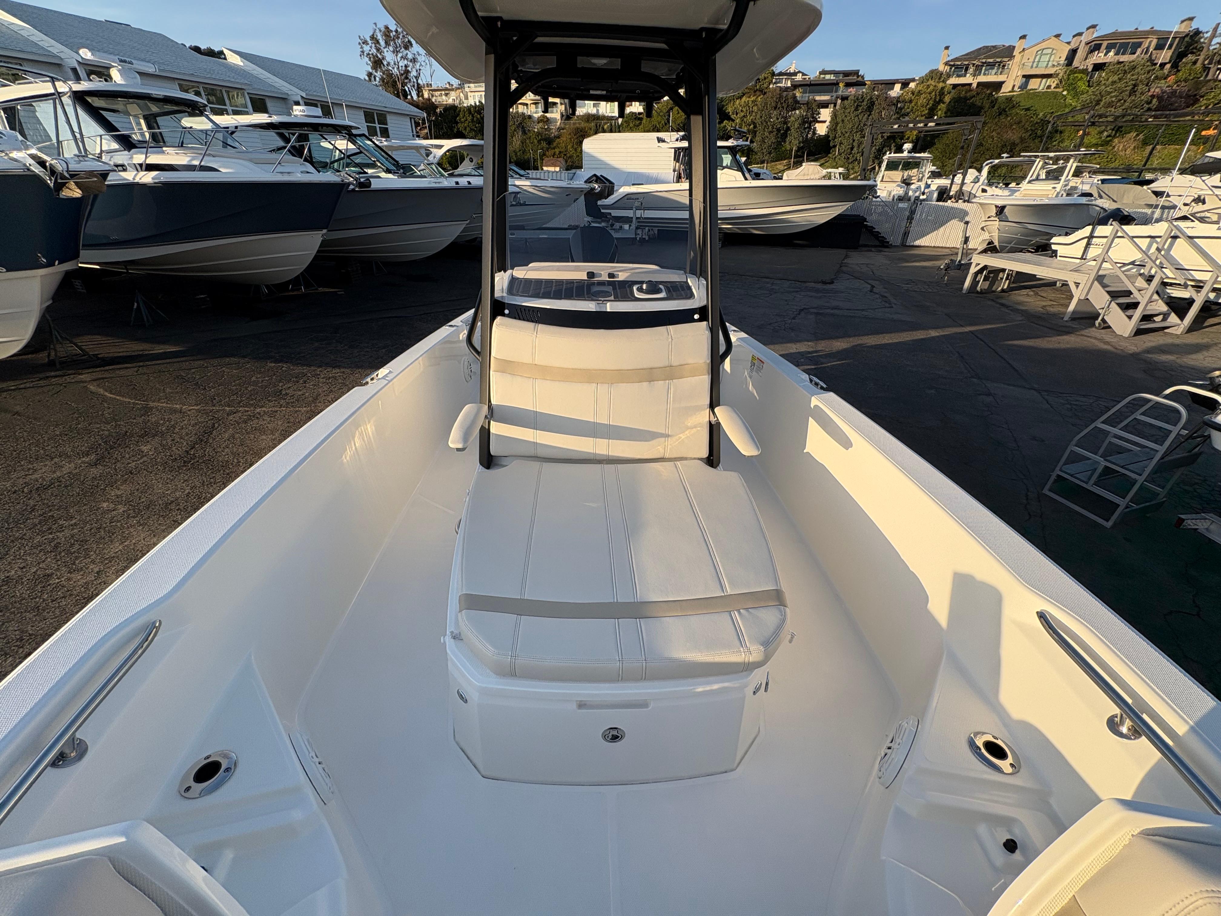 2025 Boston Whaler 250 Dauntless #BW0615K inventory image at Sun Country Marine Group, Newport Beach 2025 Boston Whaler 250 Dauntless #BW0615K inventory image at Sun Country Marine Group, Newport Beach