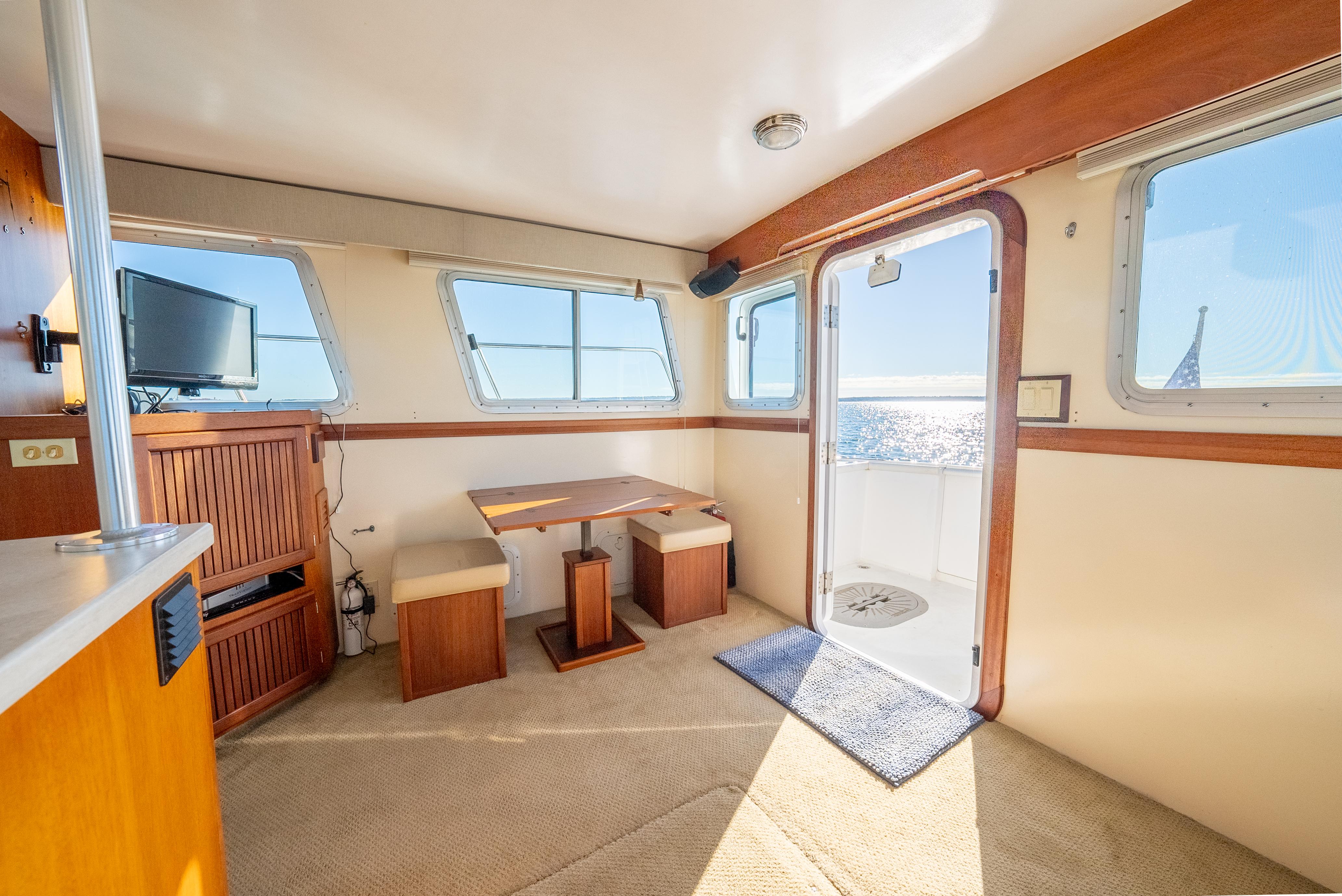 Beal-Fast Trawler 2001-Tignish RI-US-Dinette-9603520 | Thumbnail