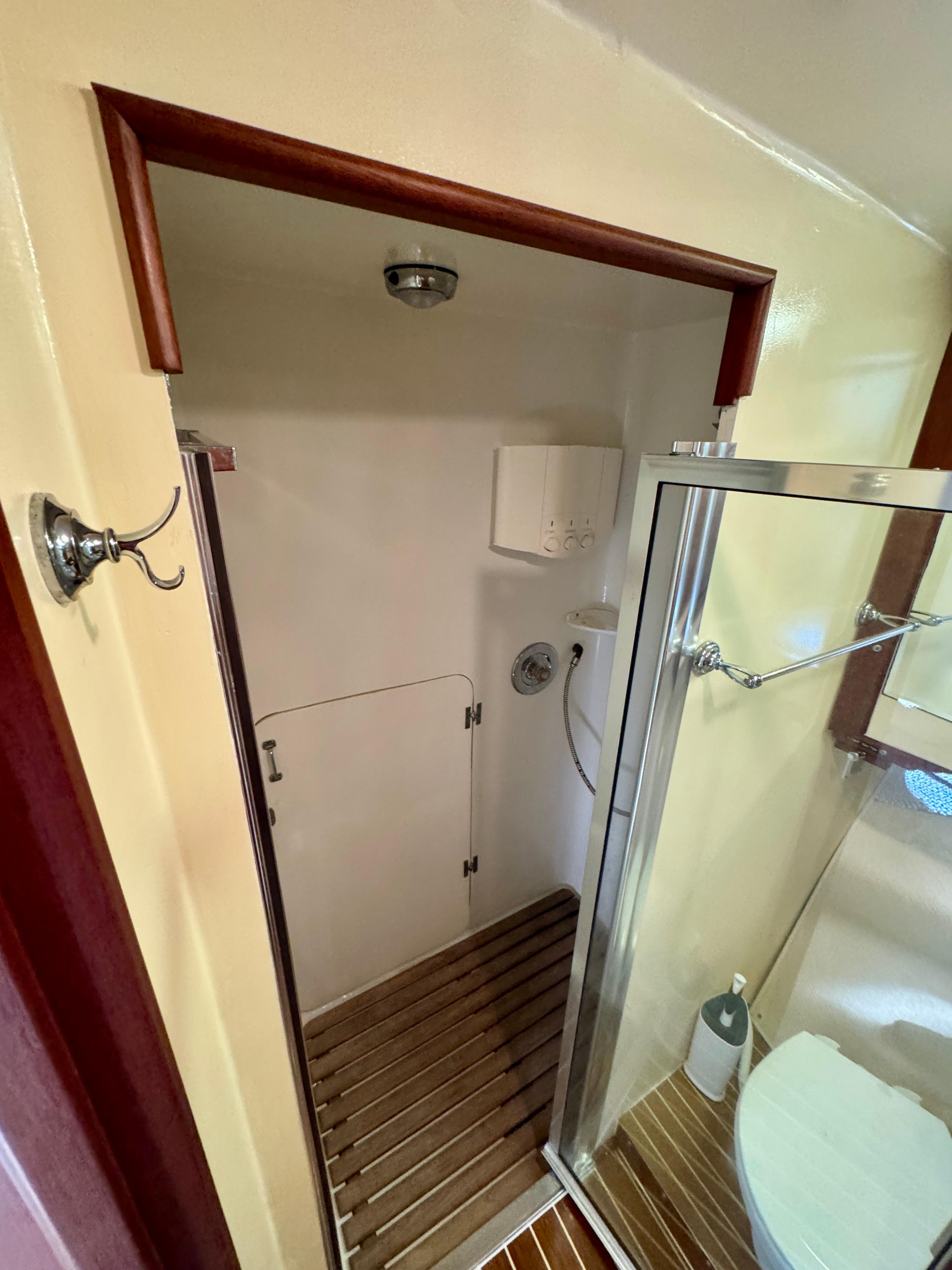 Beal-Fast Trawler 2001-Tignish RI-US-Stall Shower-9603520 | Thumbnail