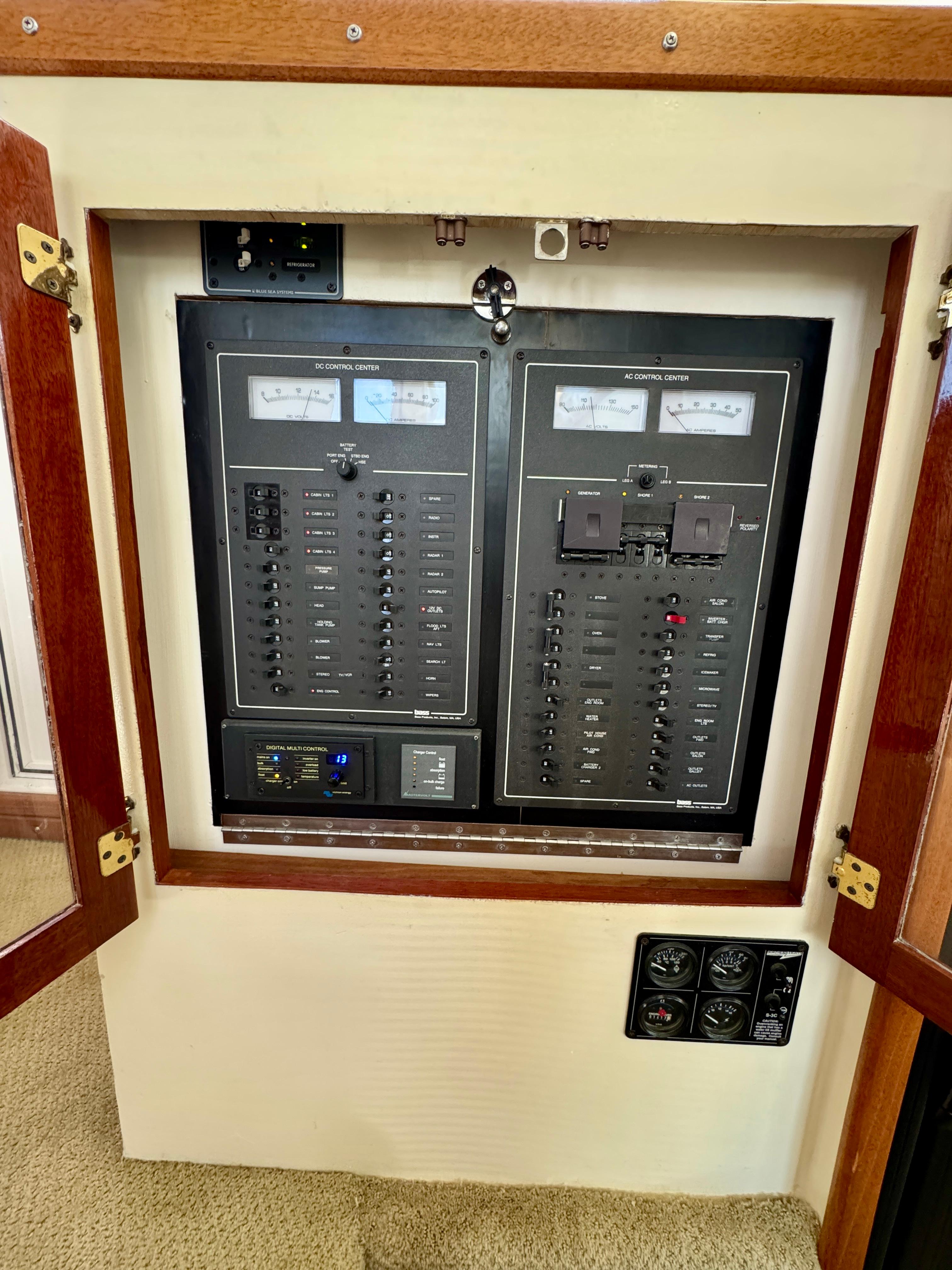 Beal-Fast Trawler 2001-Tignish RI-US-Breaker Panel-9603520 | Thumbnail