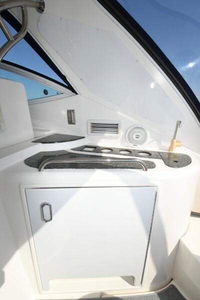 2007-cruisers-yachts-420-express-power-9753521-20250410064710361-1_XLARGE