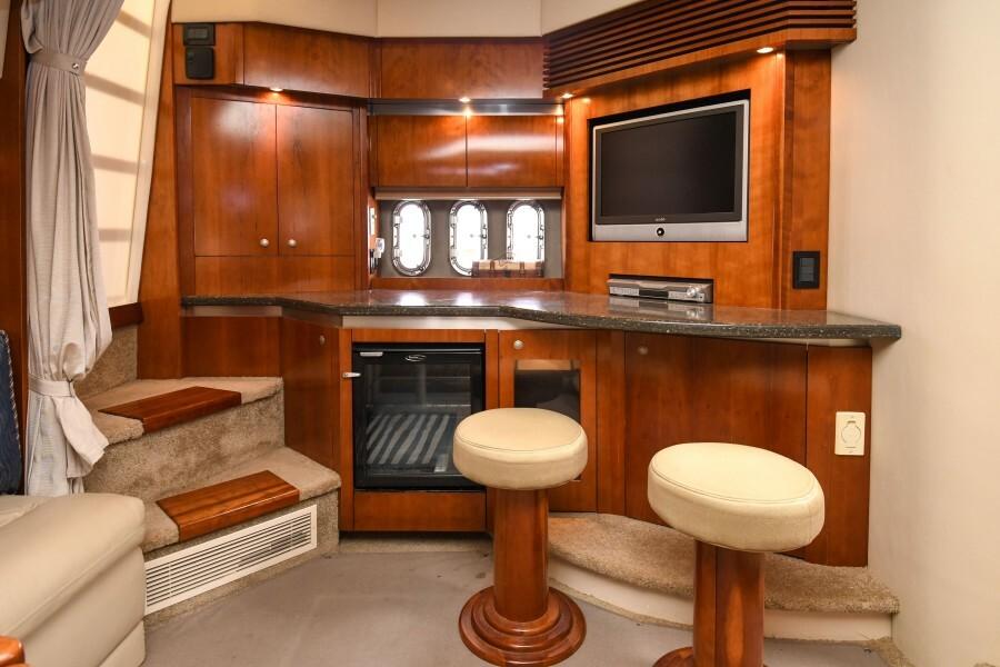 2007-cruisers-yachts-420-express-power-9753521-20250410064722528-1_XLARGE