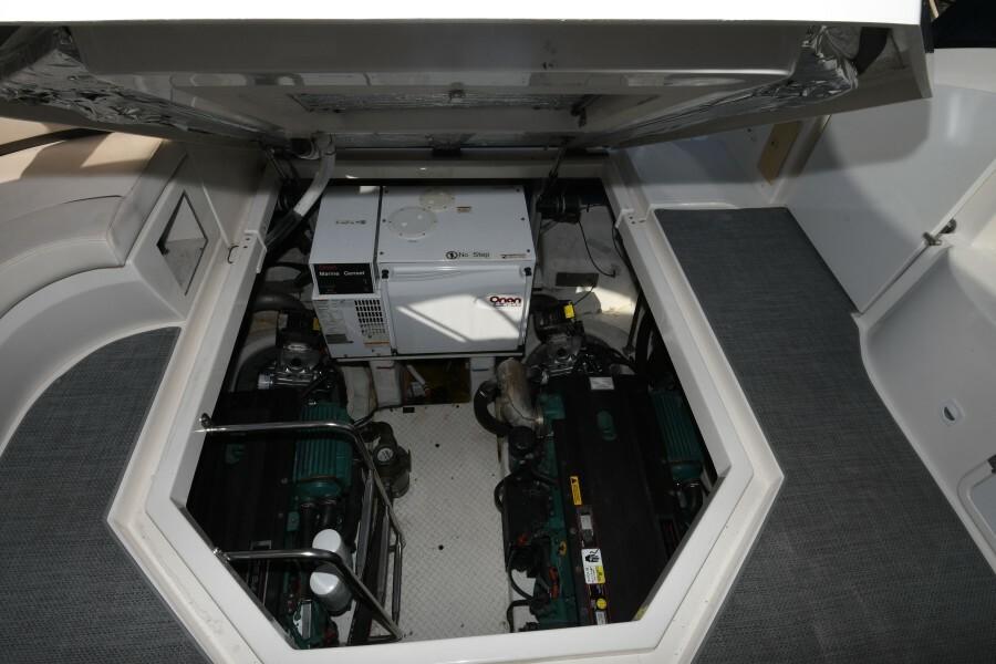 2007-cruisers-yachts-420-express-power-9753521-20250410064734667-1_XLARGE