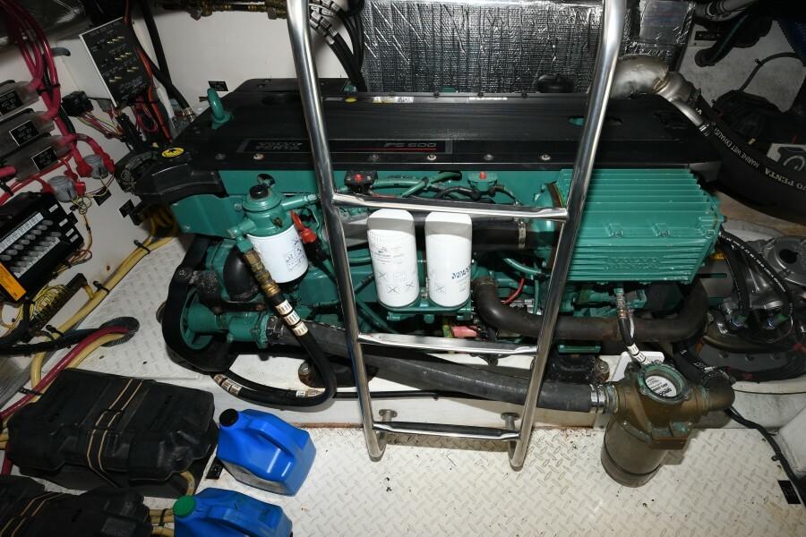 2007-cruisers-yachts-420-express-power-9753521-20250410064735755-1_XLARGE