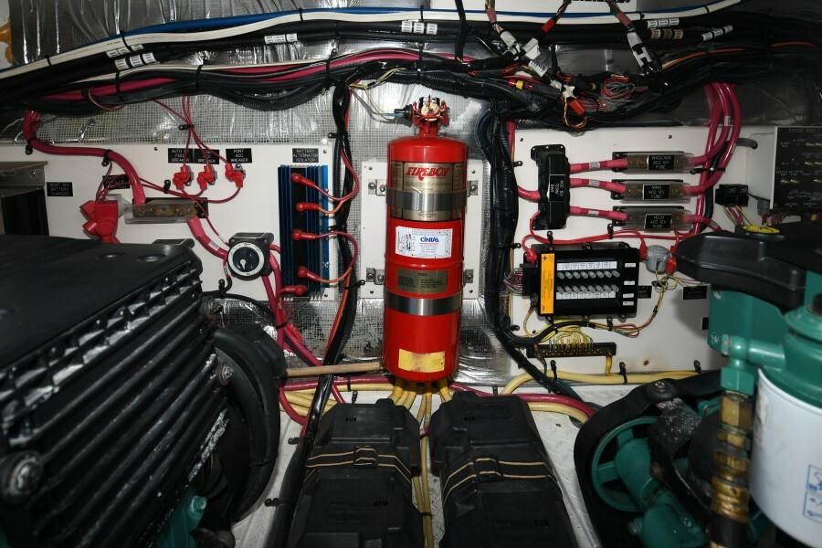 2007-cruisers-yachts-420-express-power-9753521-20250410064737747-1_XLARGE