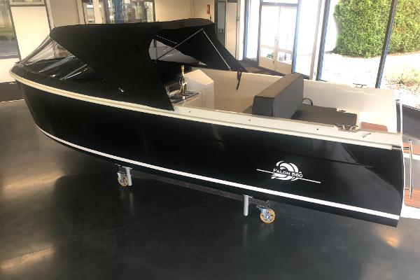 Tender Falon 560