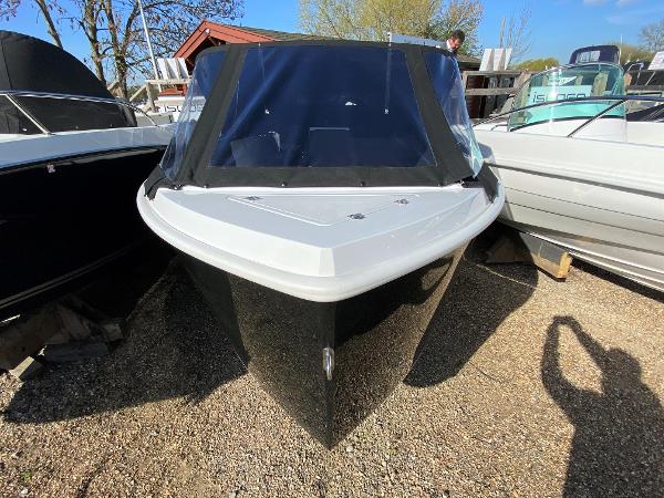 Tender Falon 560