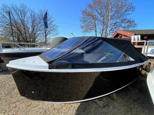 Tender Falon 560