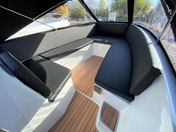 Tender Falon 560