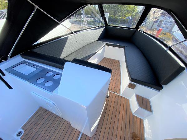 Tender Falon 560