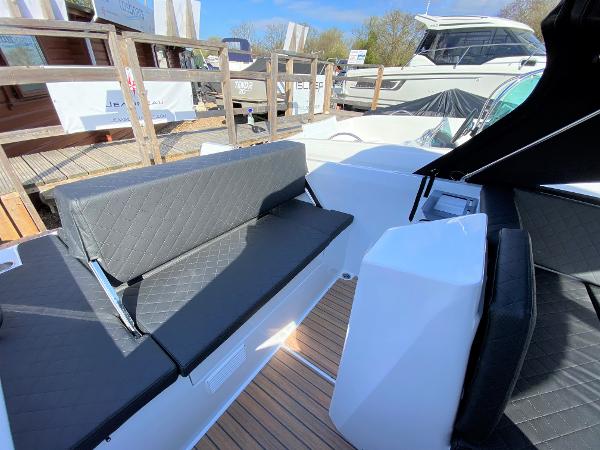 Tender Falon 560