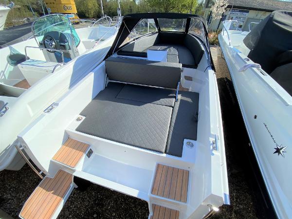 Tender Falon 560