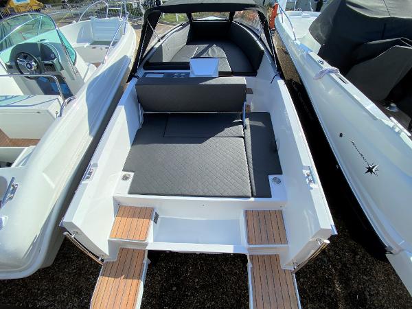 Tender Falon 560