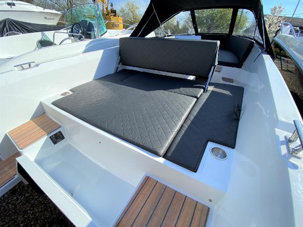 Tender Falon 560