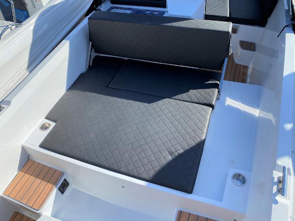 Tender Falon 560