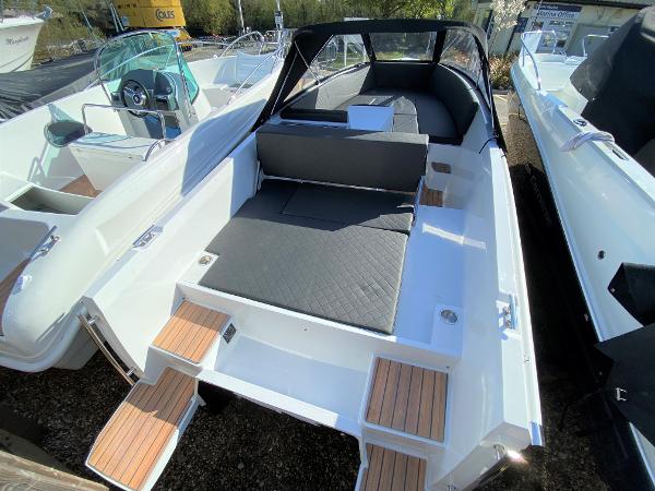 Tender Falon 560