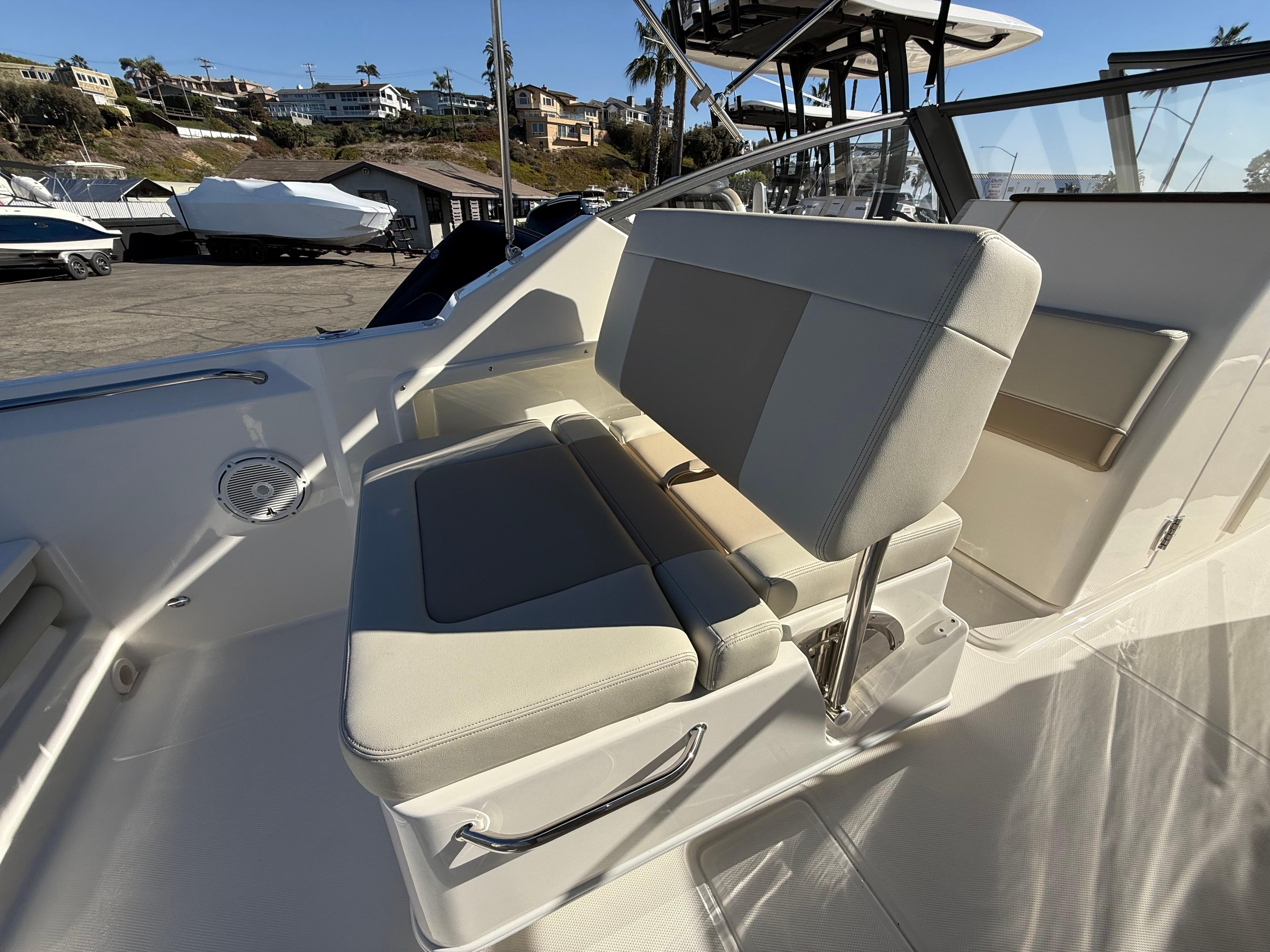 2025 Boston Whaler 210 Vantage #BW0520J inventory image at Sun Country Marine Group, Newport Beach 2025 Boston Whaler 210 Vantage #BW0520J inventory image at Sun Country Marine Group, Newport Beach