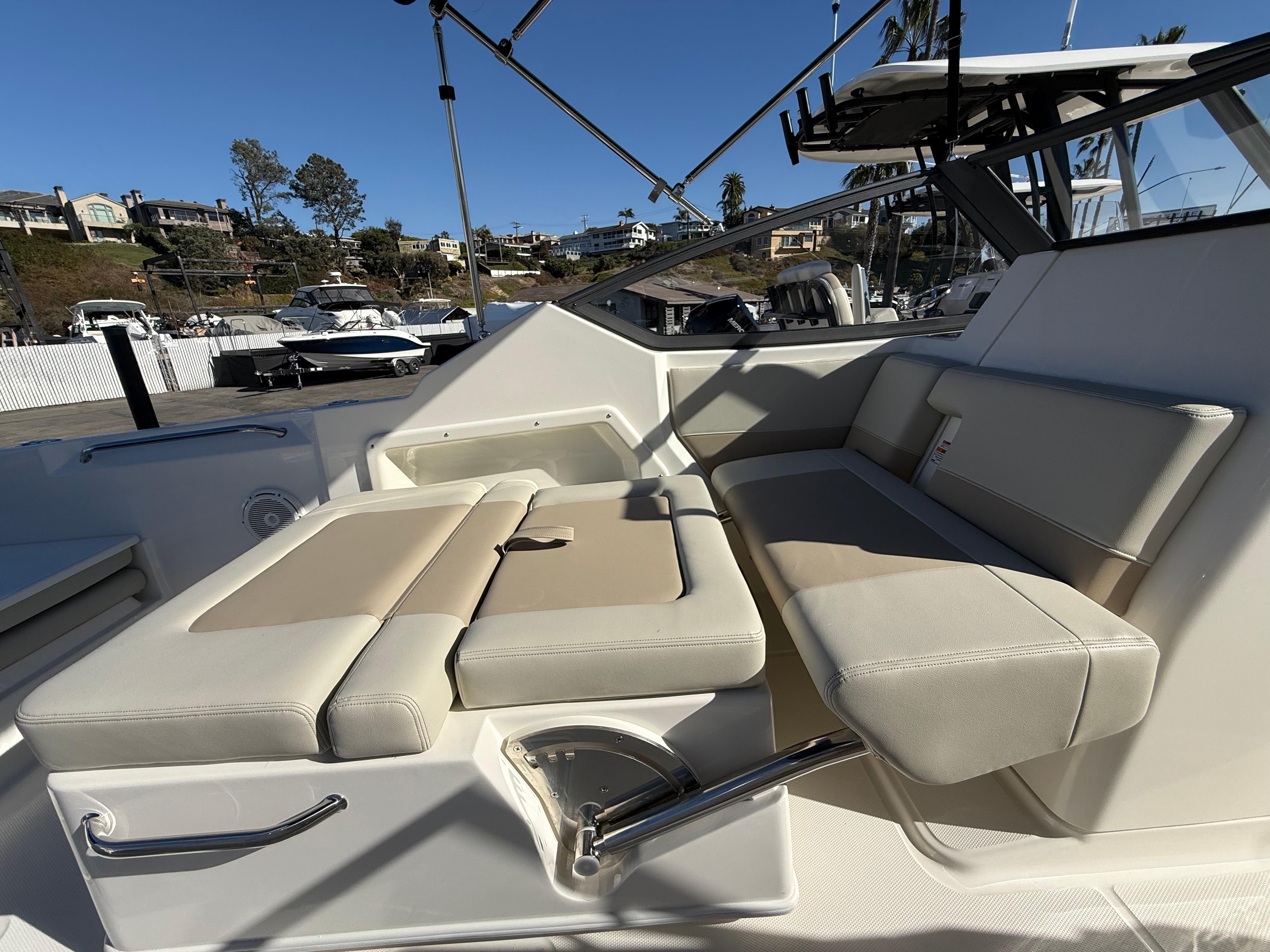 2025 Boston Whaler 210 Vantage #BW0520J inventory image at Sun Country Marine Group, Newport Beach 2025 Boston Whaler 210 Vantage #BW0520J inventory image at Sun Country Marine Group, Newport Beach