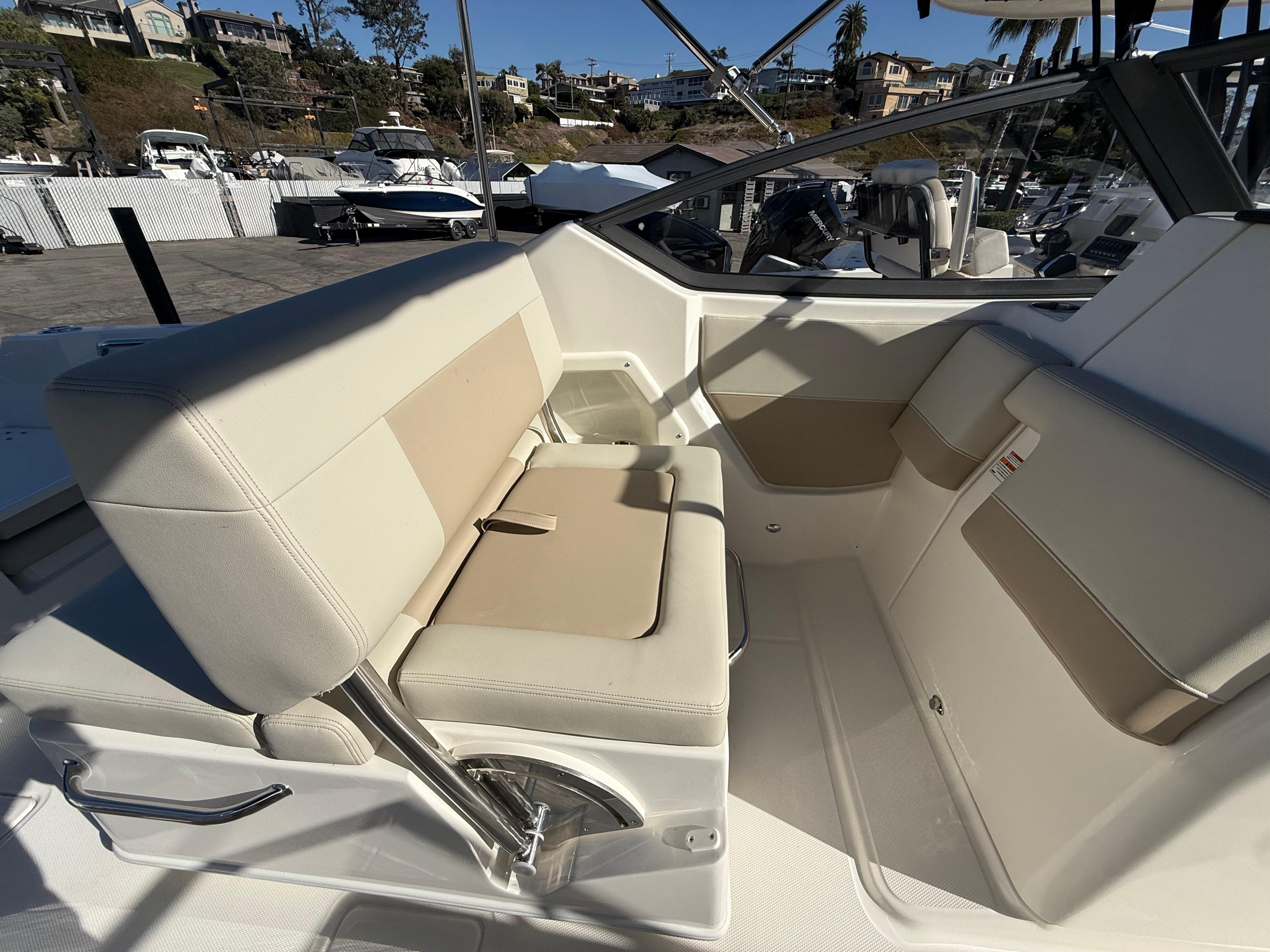 2025 Boston Whaler 210 Vantage #BW0520J inventory image at Sun Country Marine Group, Newport Beach 2025 Boston Whaler 210 Vantage #BW0520J inventory image at Sun Country Marine Group, Newport Beach